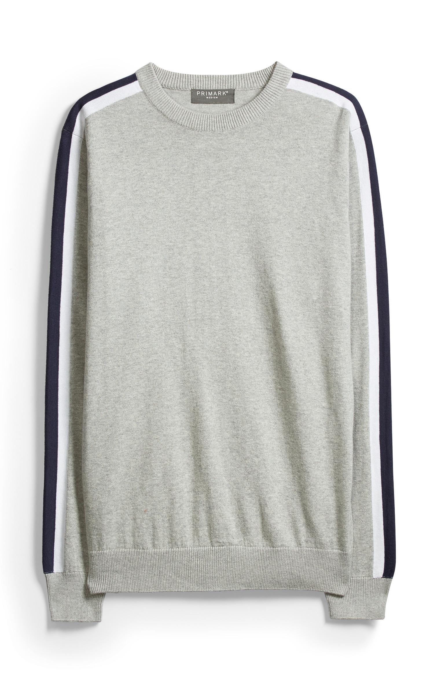 Grauer Pullover mit Seitenstreifen