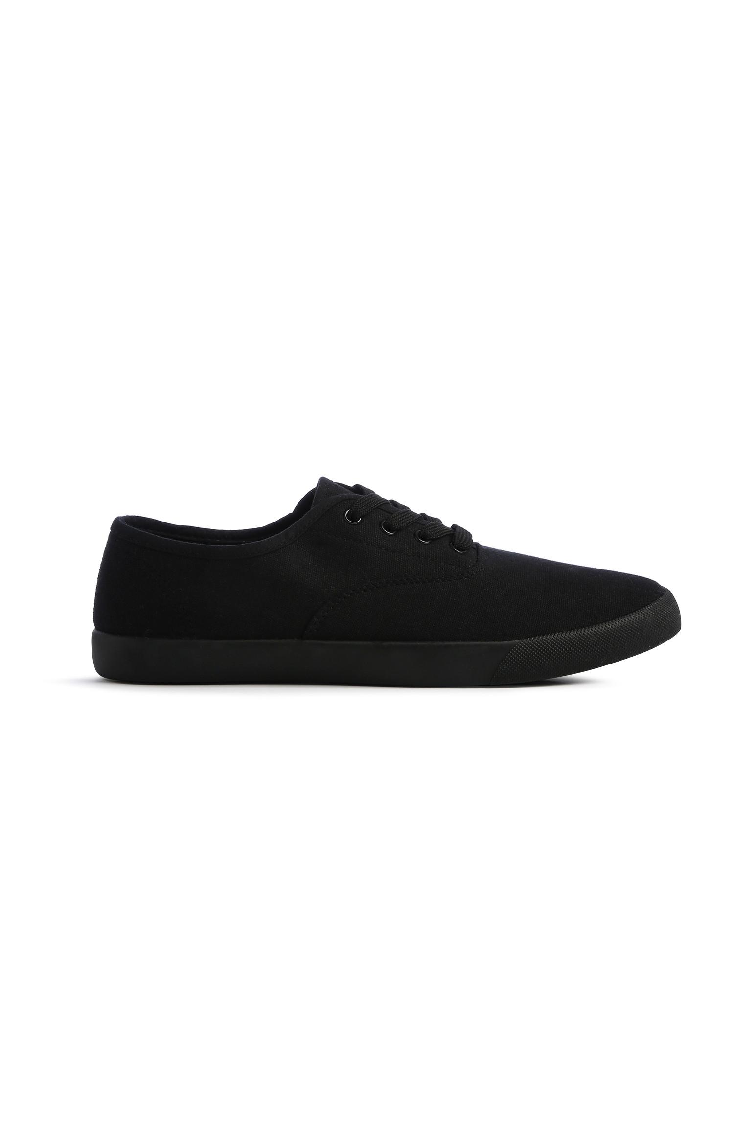 Schwarze Tennisschuhe