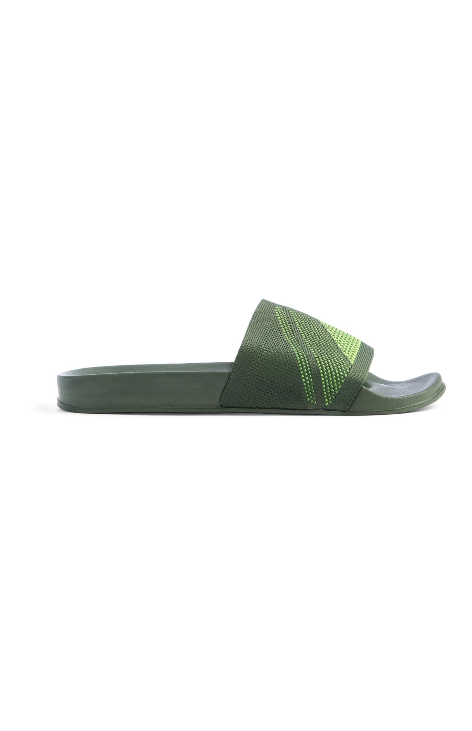 Khakifarbene Badesandalen