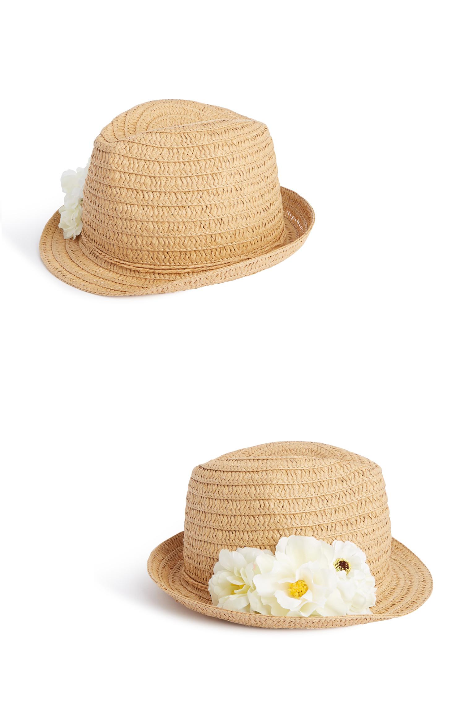Strohhut mit Blumen