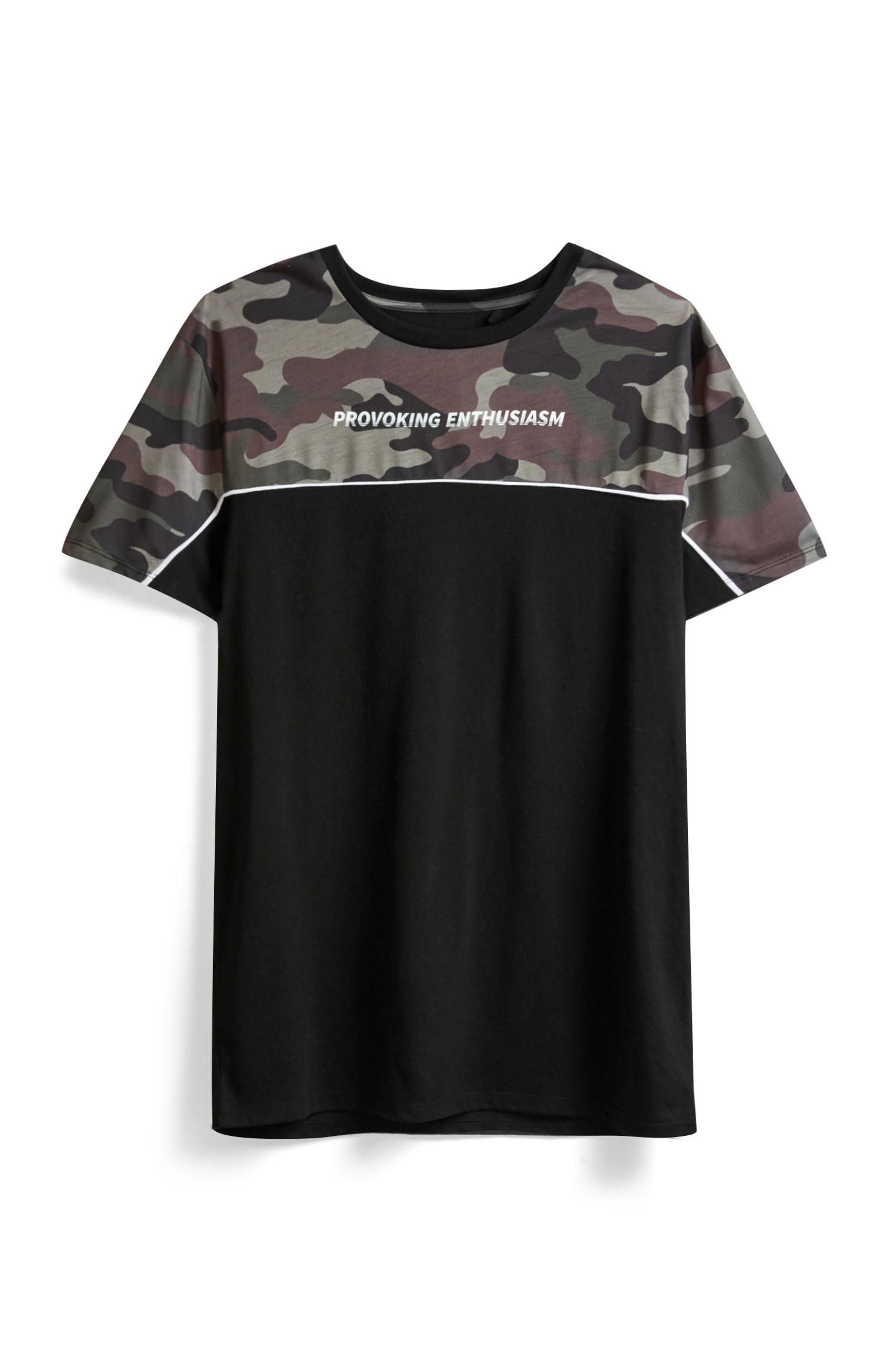 Schwarz gemustertes T-Shirt mit Slogan