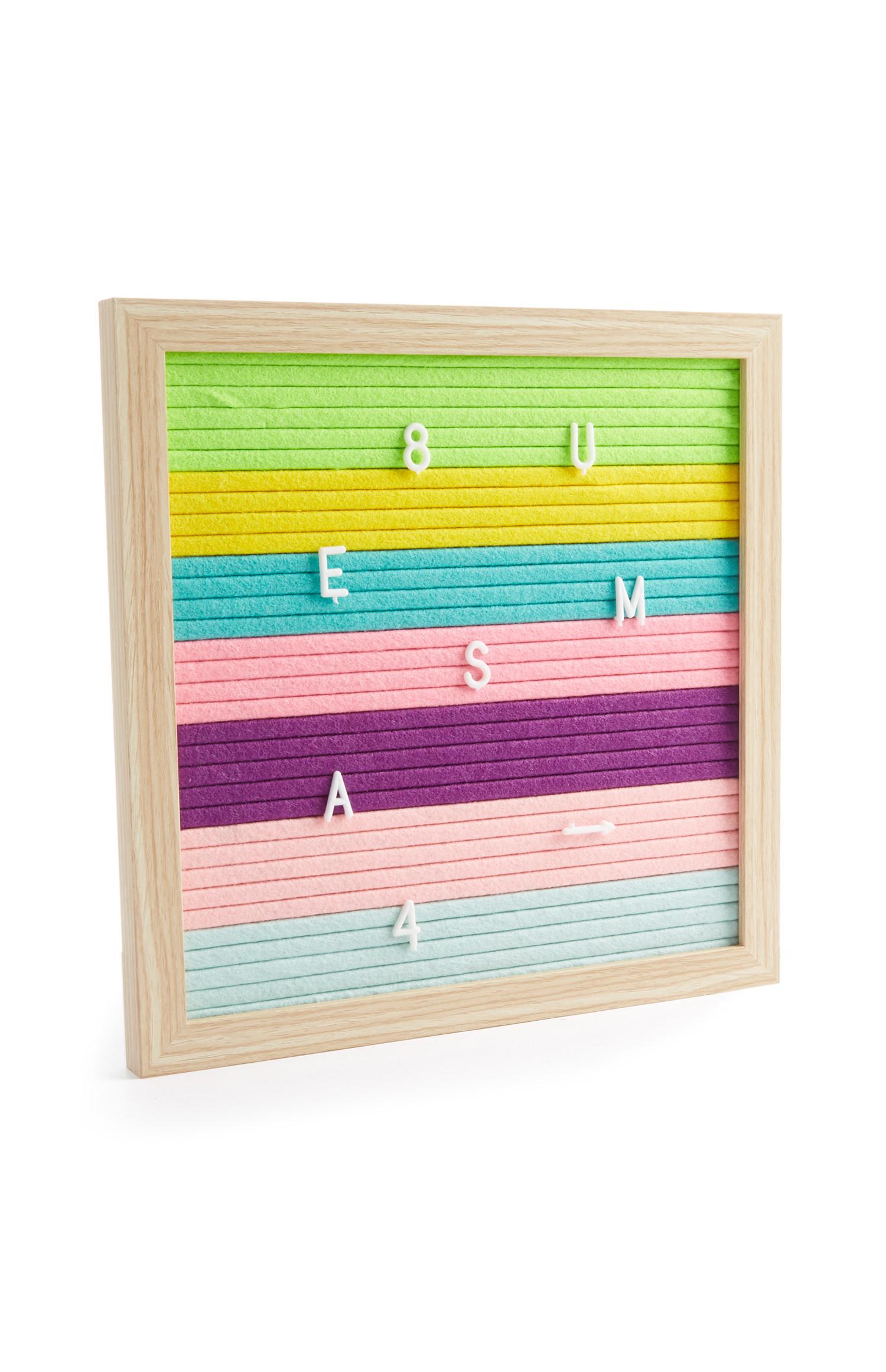 Lavagna arcobaleno con lettere