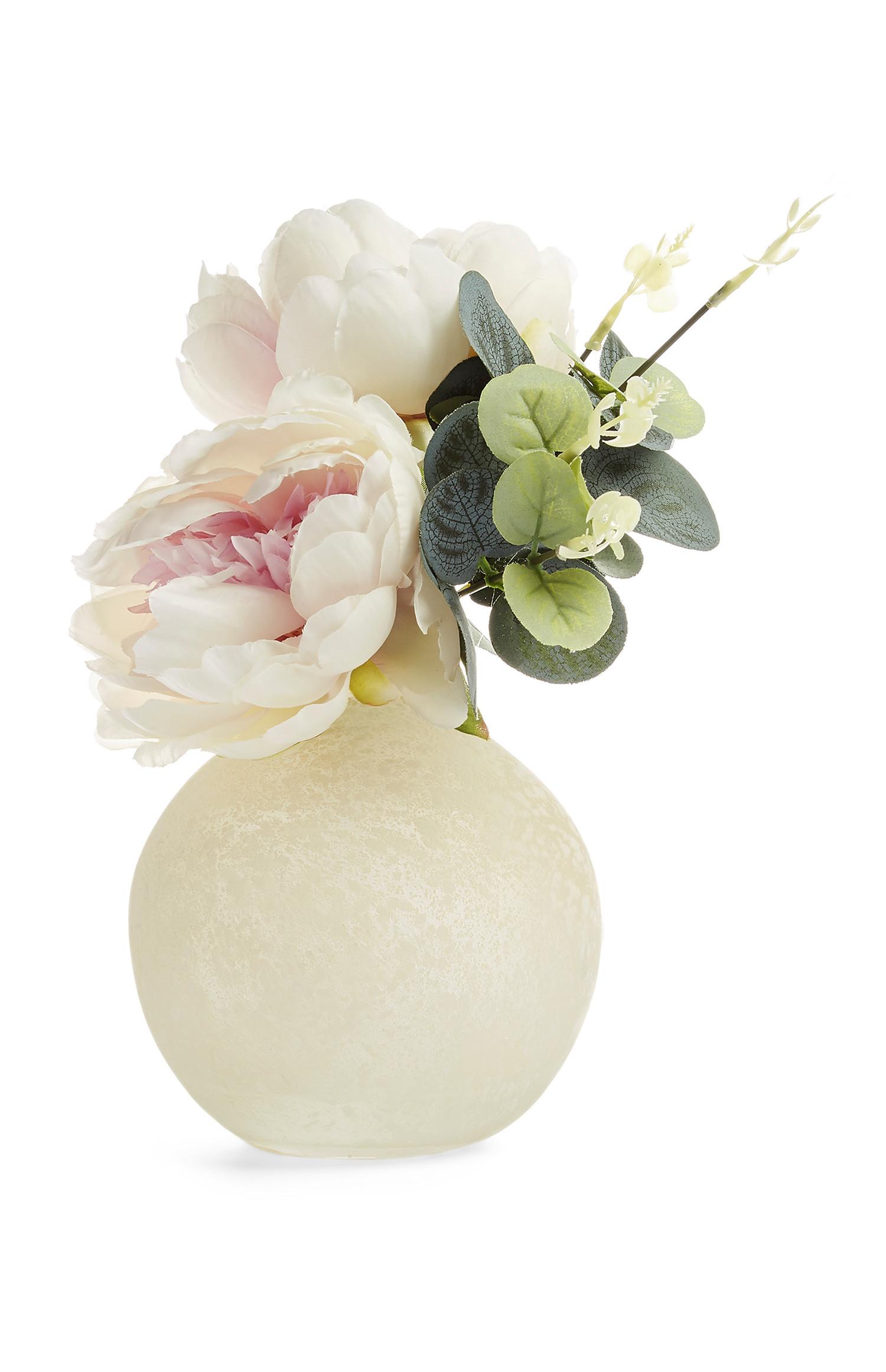 Vaso con fiori artificiali