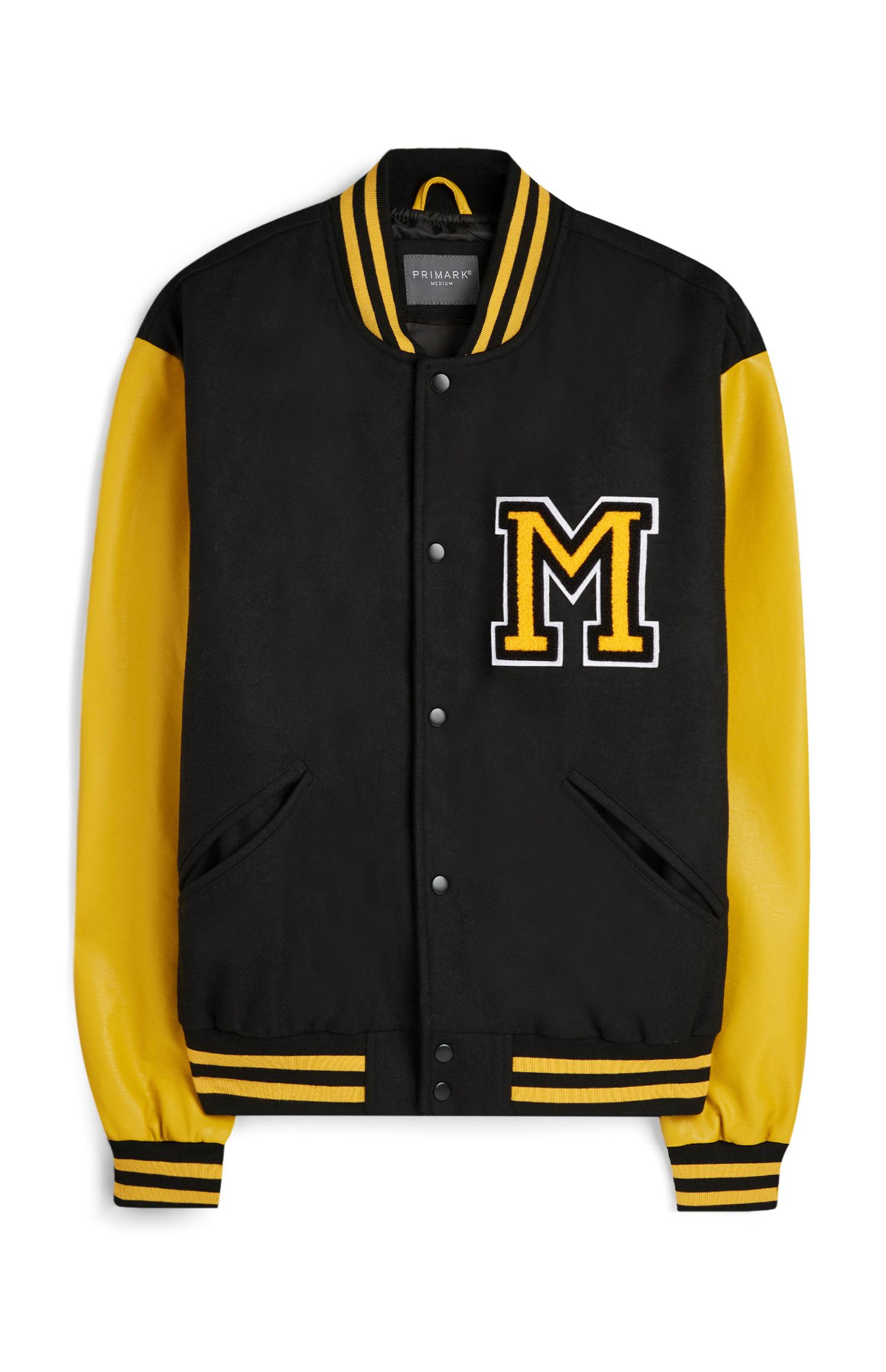 Gelbe Jacke im College-Look
