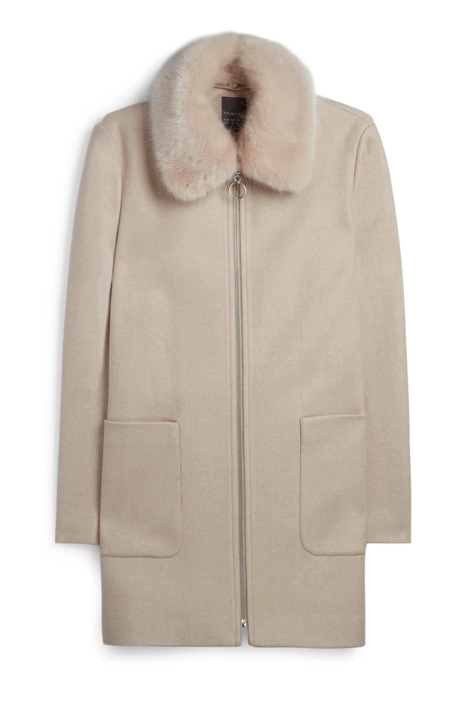 Roomkleurige jas met bontkraag