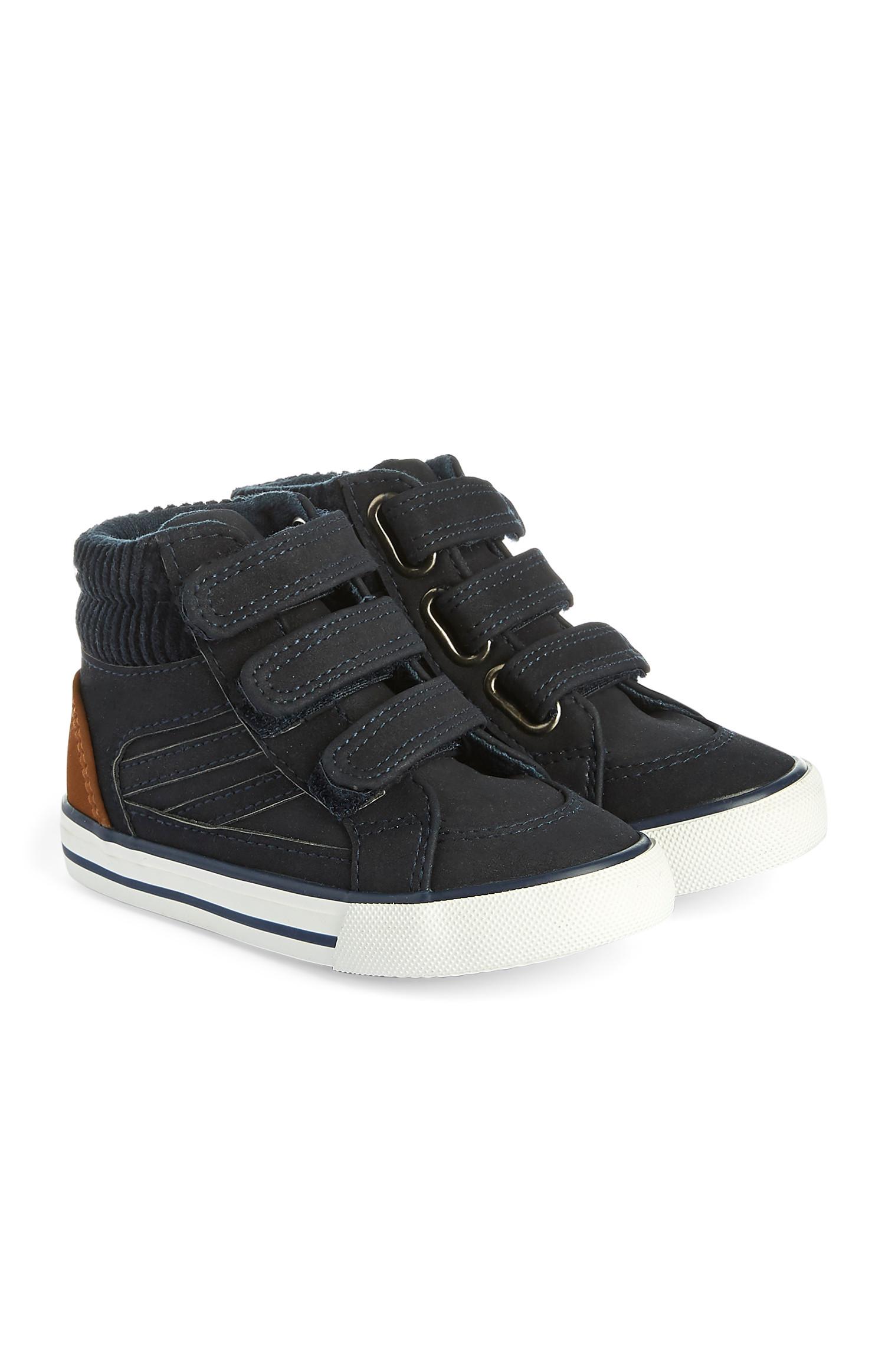 Sneaker mit Klettverschluss (kleine Jungen)