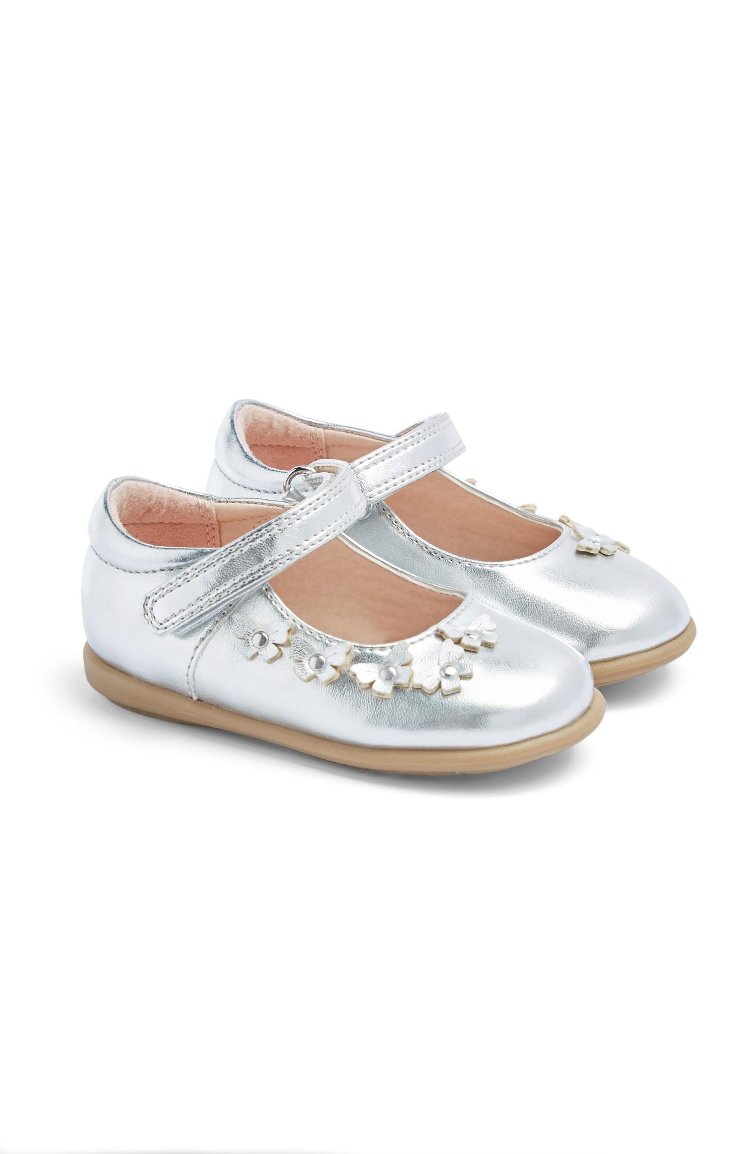 Silberne Schuhe mit Schmetterlingen für Babys (M)