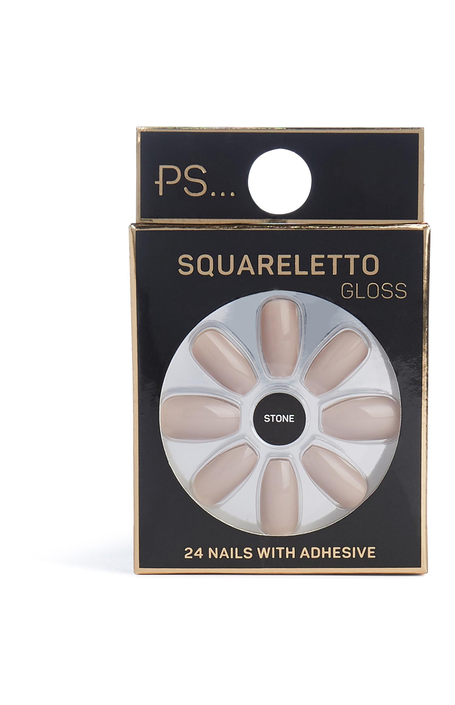 Unghie finte squadrate