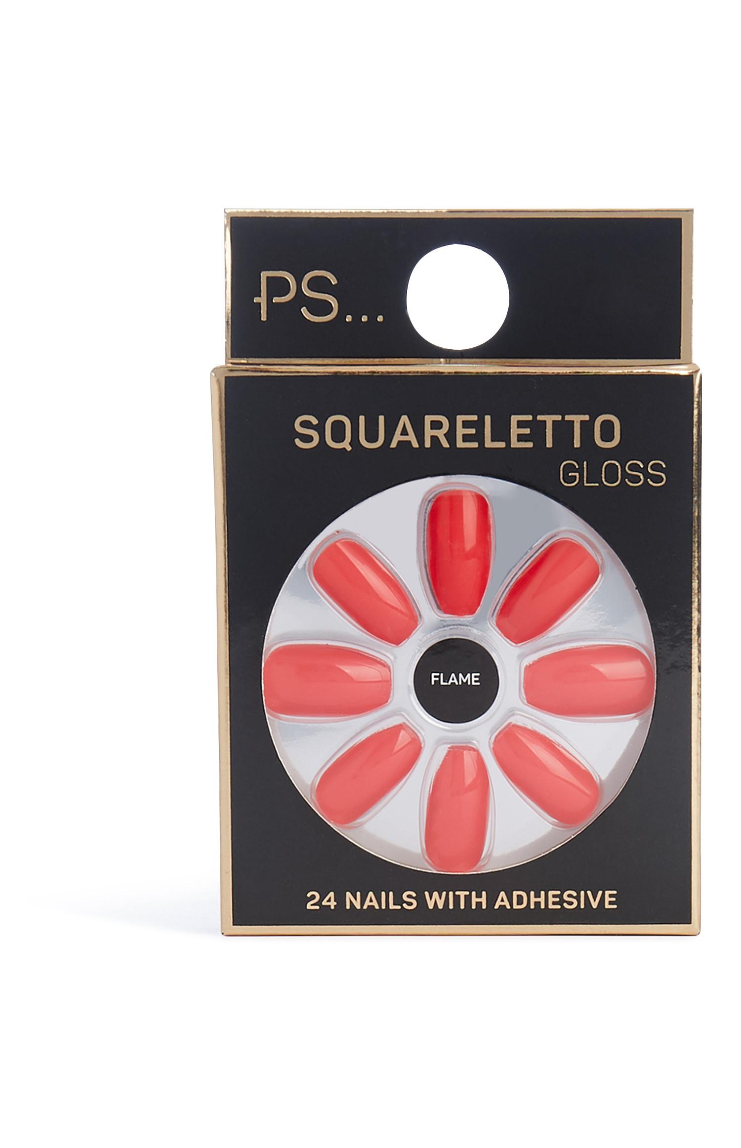 Unghie finte squadrate