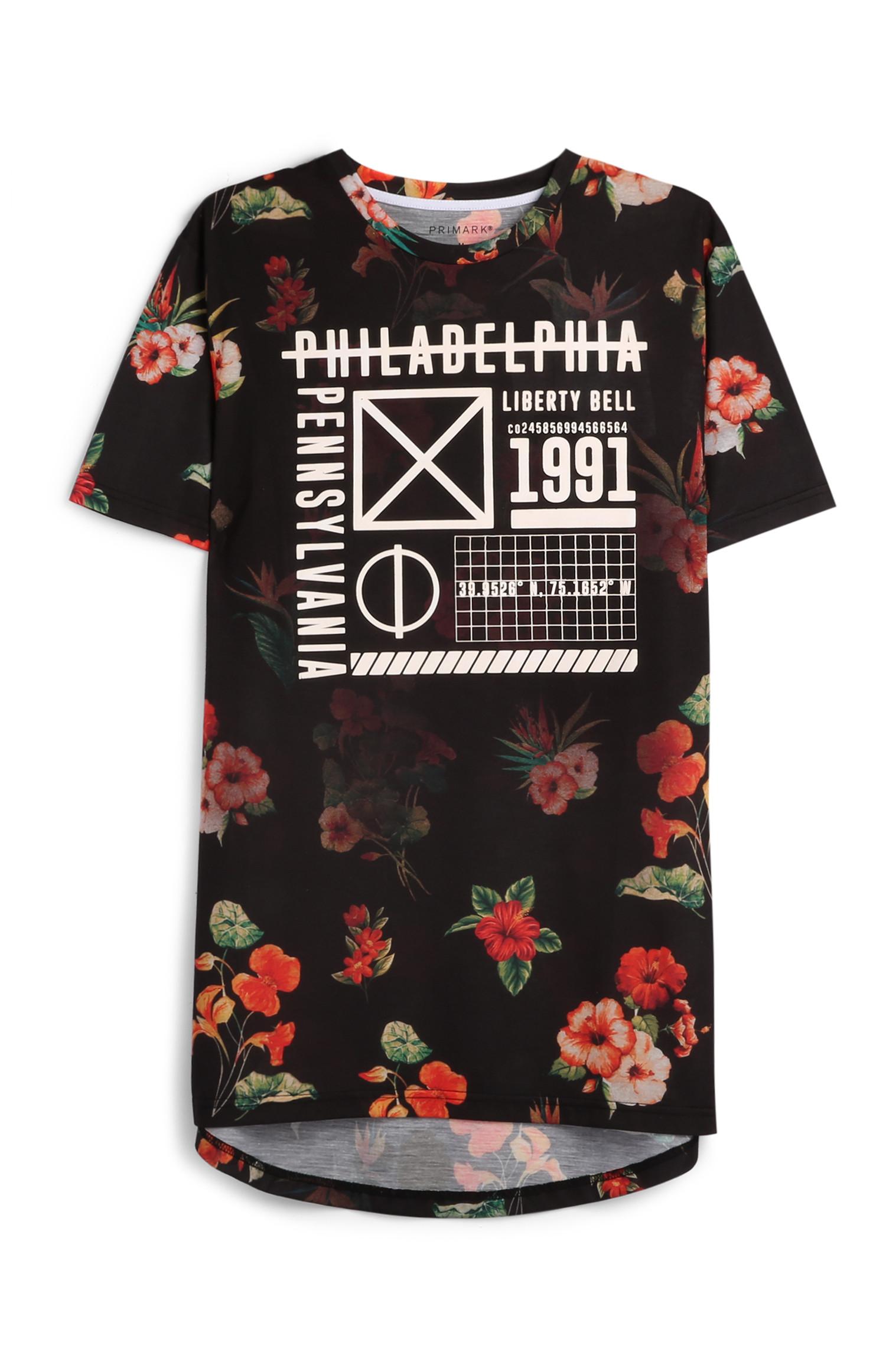 Schwarzes T-Shirt mit Blumenmuster