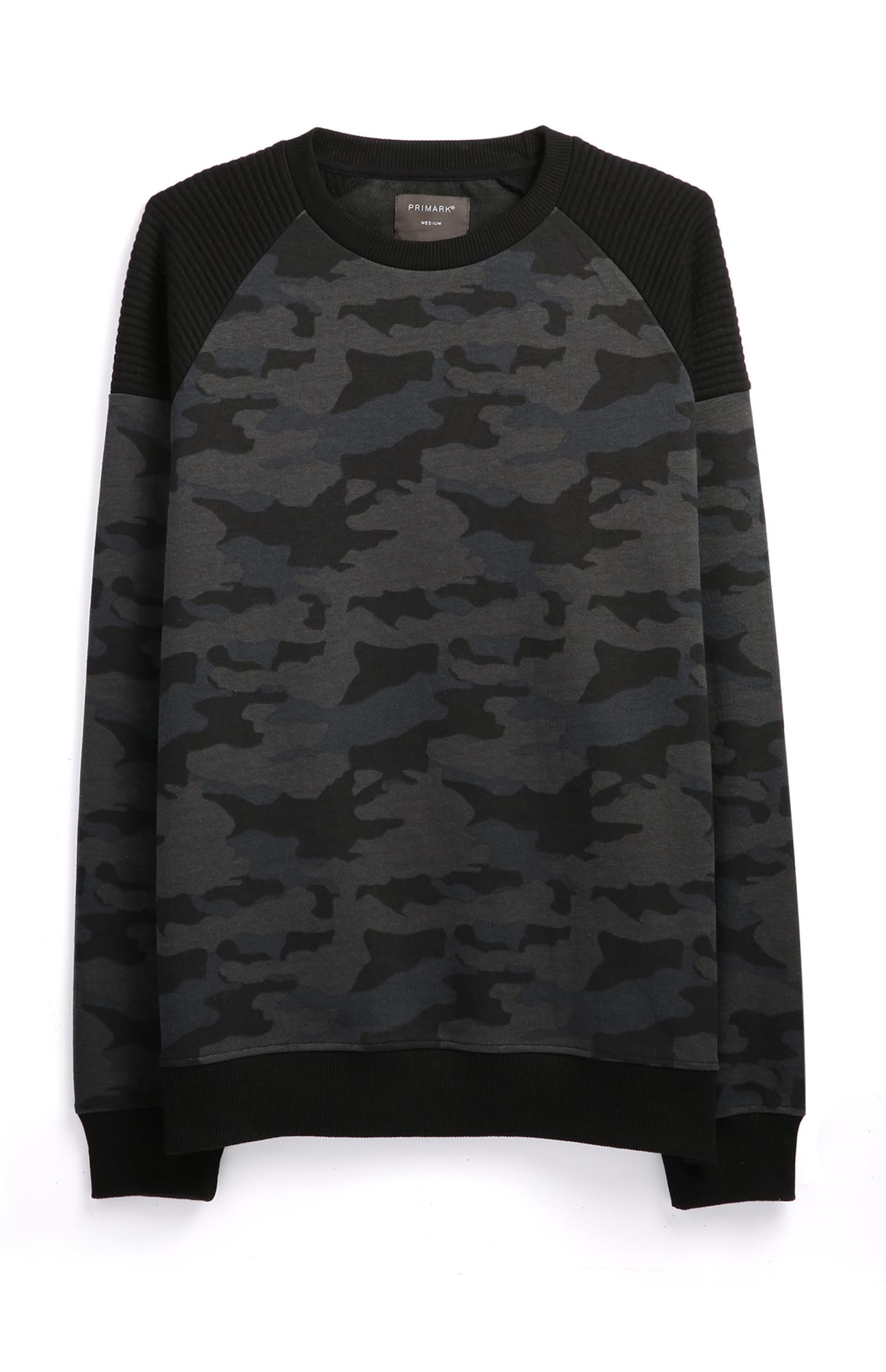 Schwarzer Pullover mit Tarnmuster