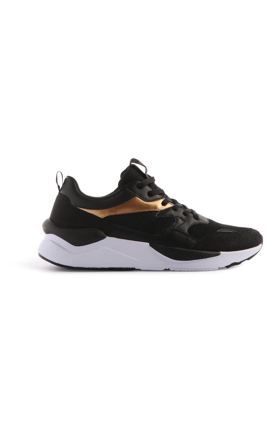 Schwarz-goldene Sportschuhe