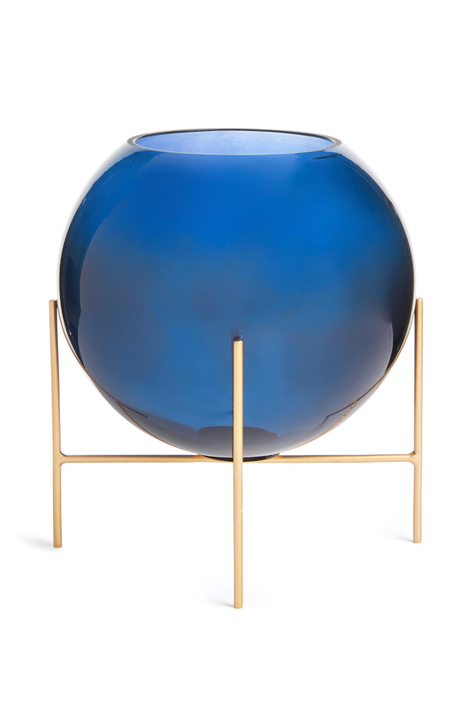 Vaso in vetro blu con supporto in oro