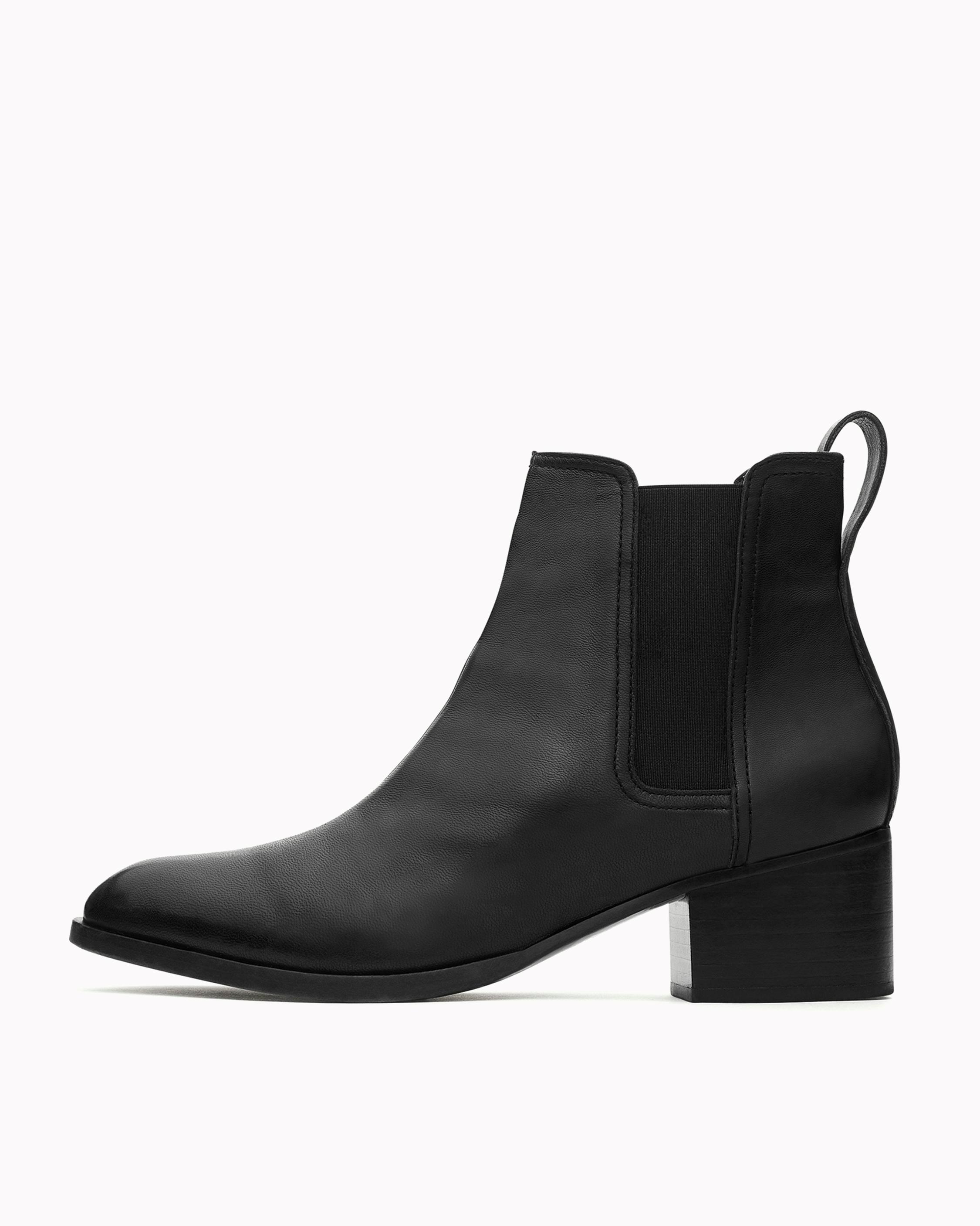 blundstones womens black