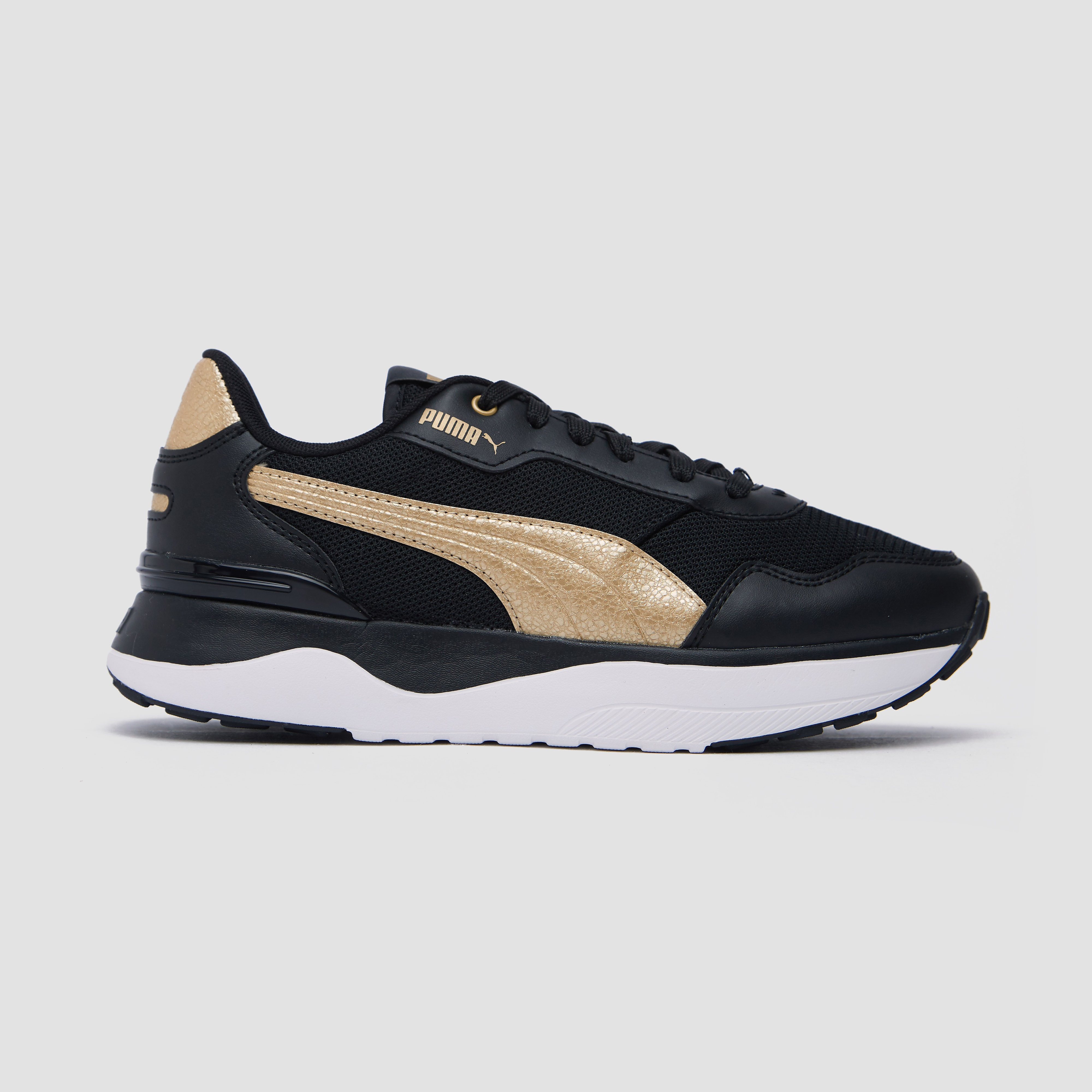 PUMA - R78 Voyage Distressed Women - Black-Team gold - Maat 41