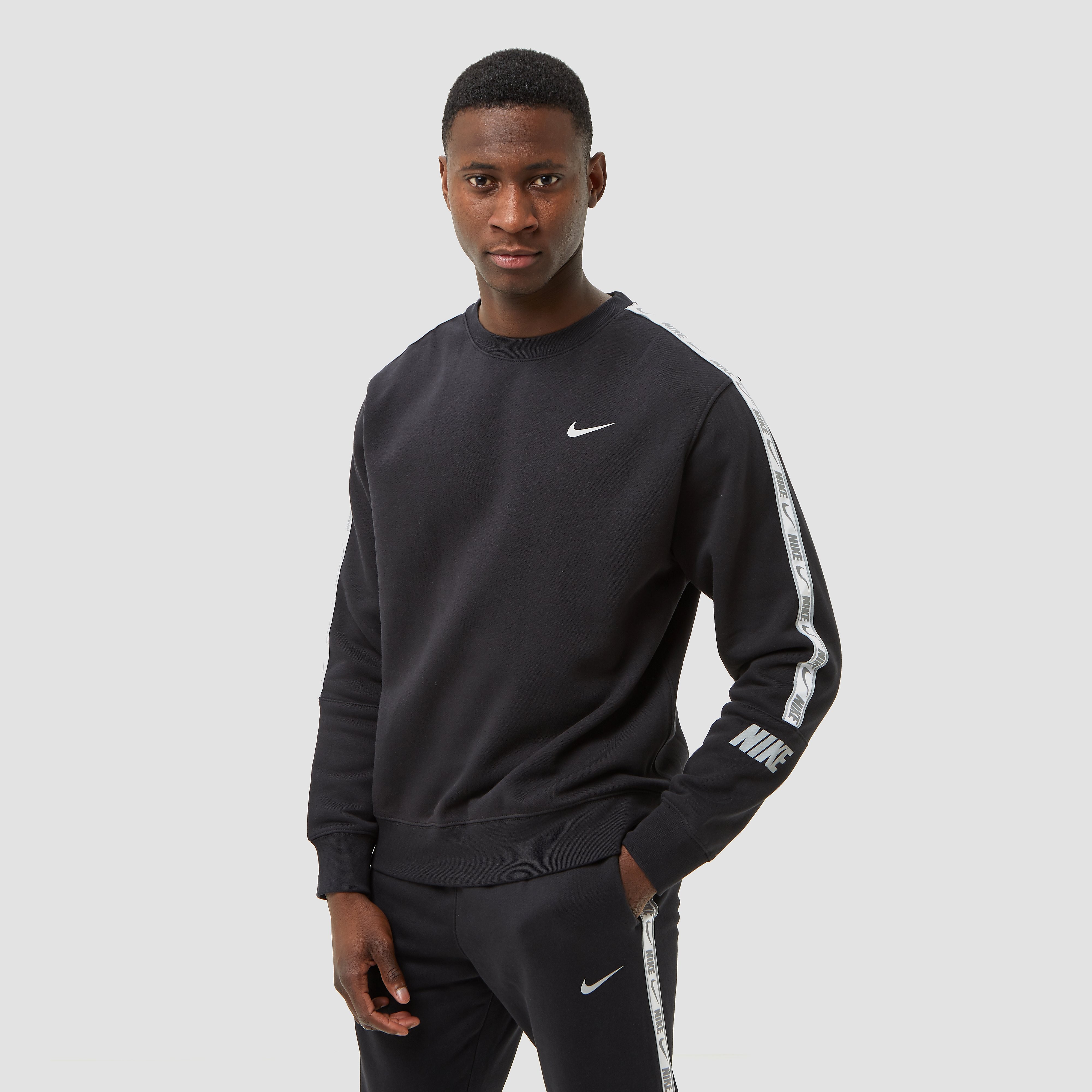 NIKE Sportswear repeat fleece crew sweater zwart heren Heren Gymnastiekwinkel