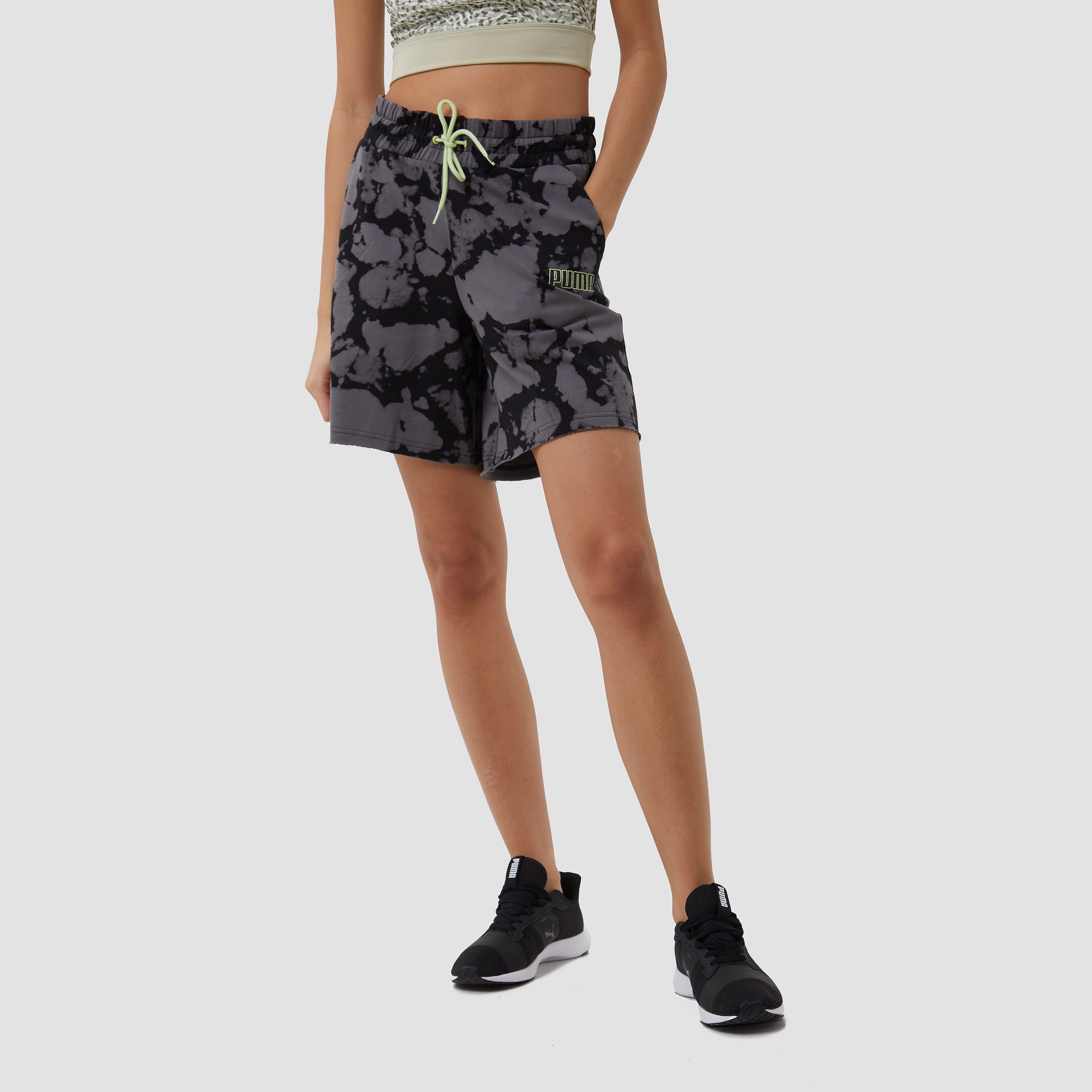 PUMA Summer Graphic 7` AOP Longline Shorts Dames - Maat XS