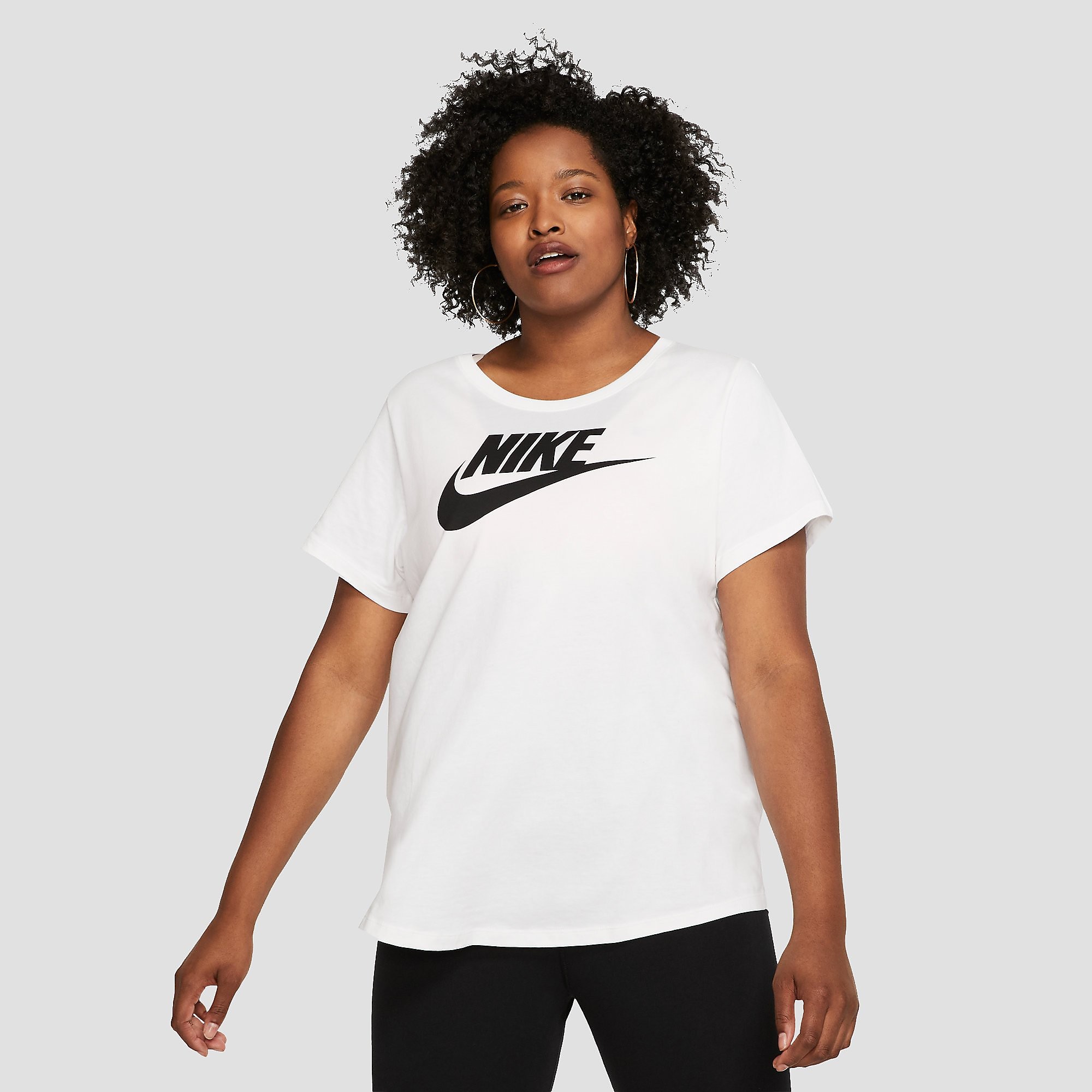 NIKE Sportswear essentials futura plus size shirt wit dames Dames