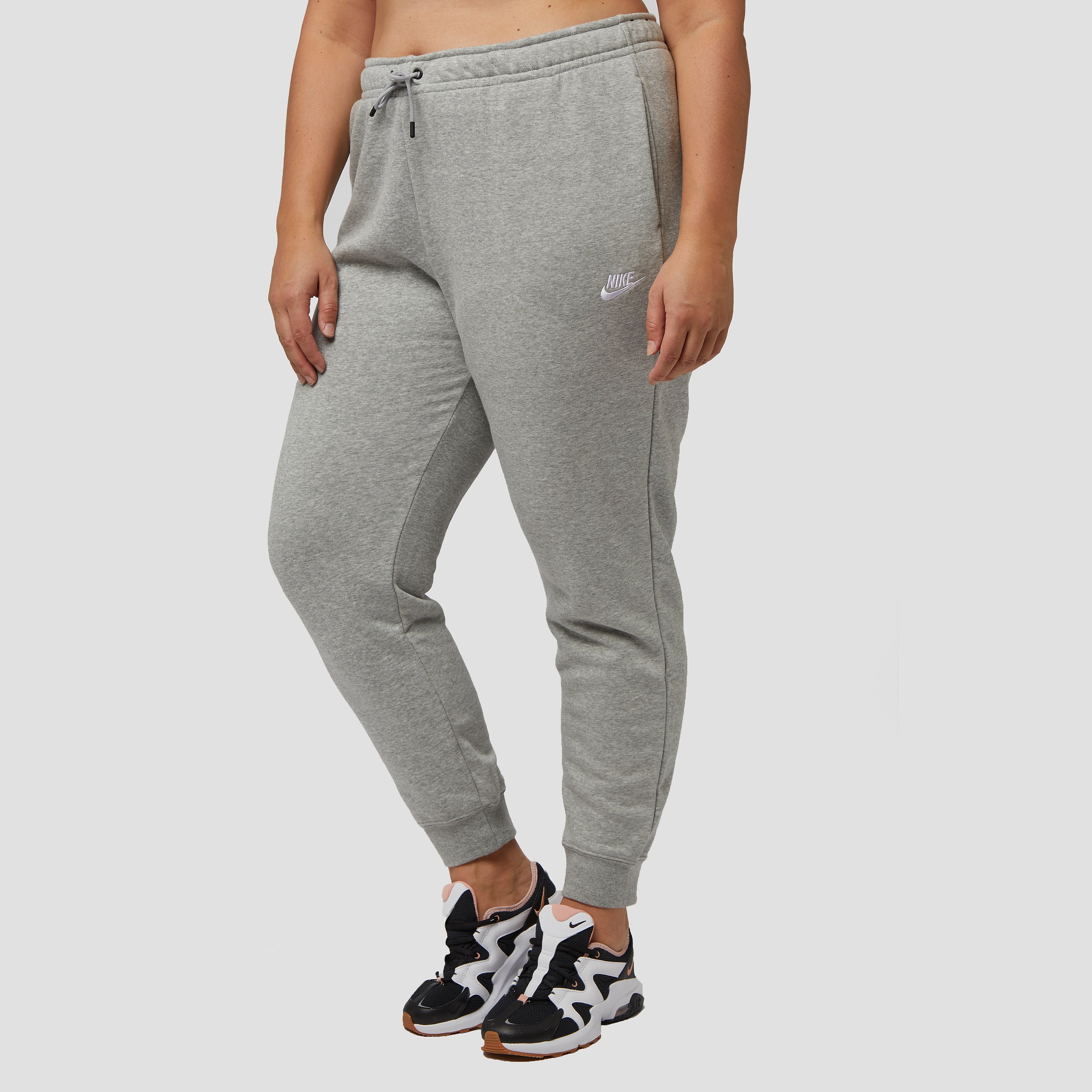 NIKE Sportswear essential plus size fleece joggingbroek grijs