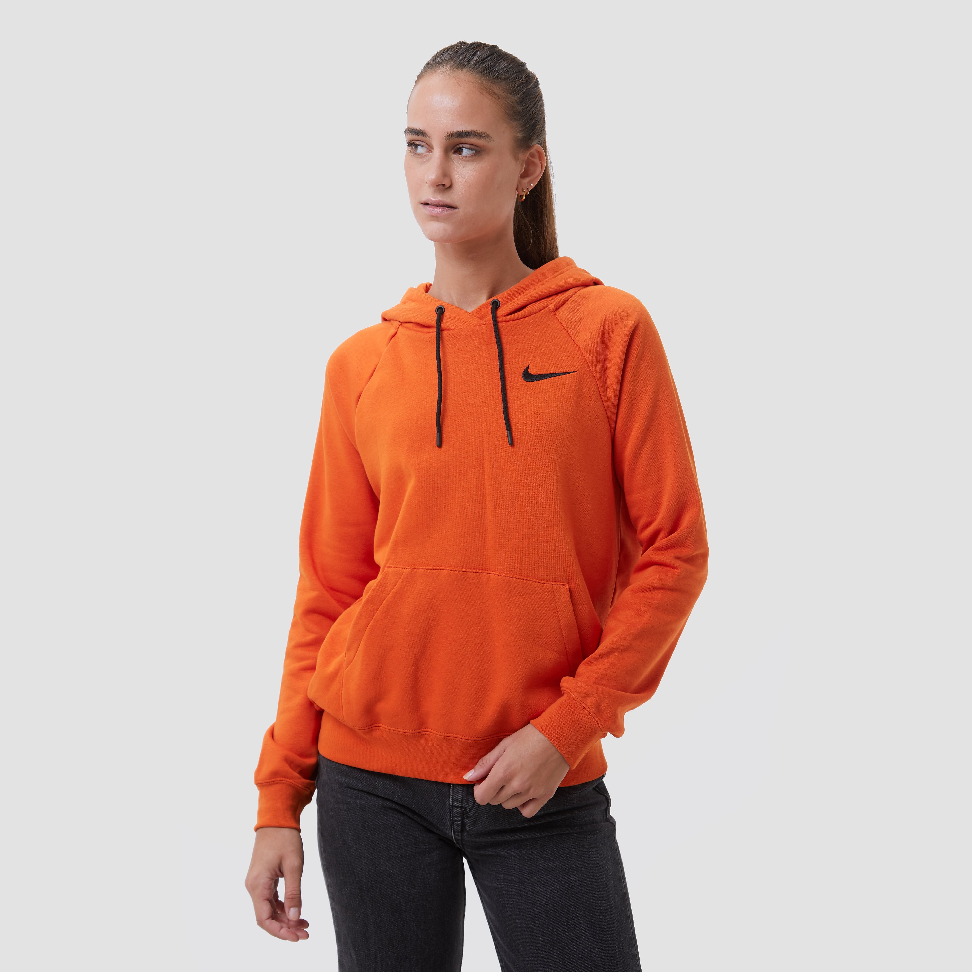 Nike Nike knvb nederland sportswear essential fleece trui 22/23 oranje dames dames