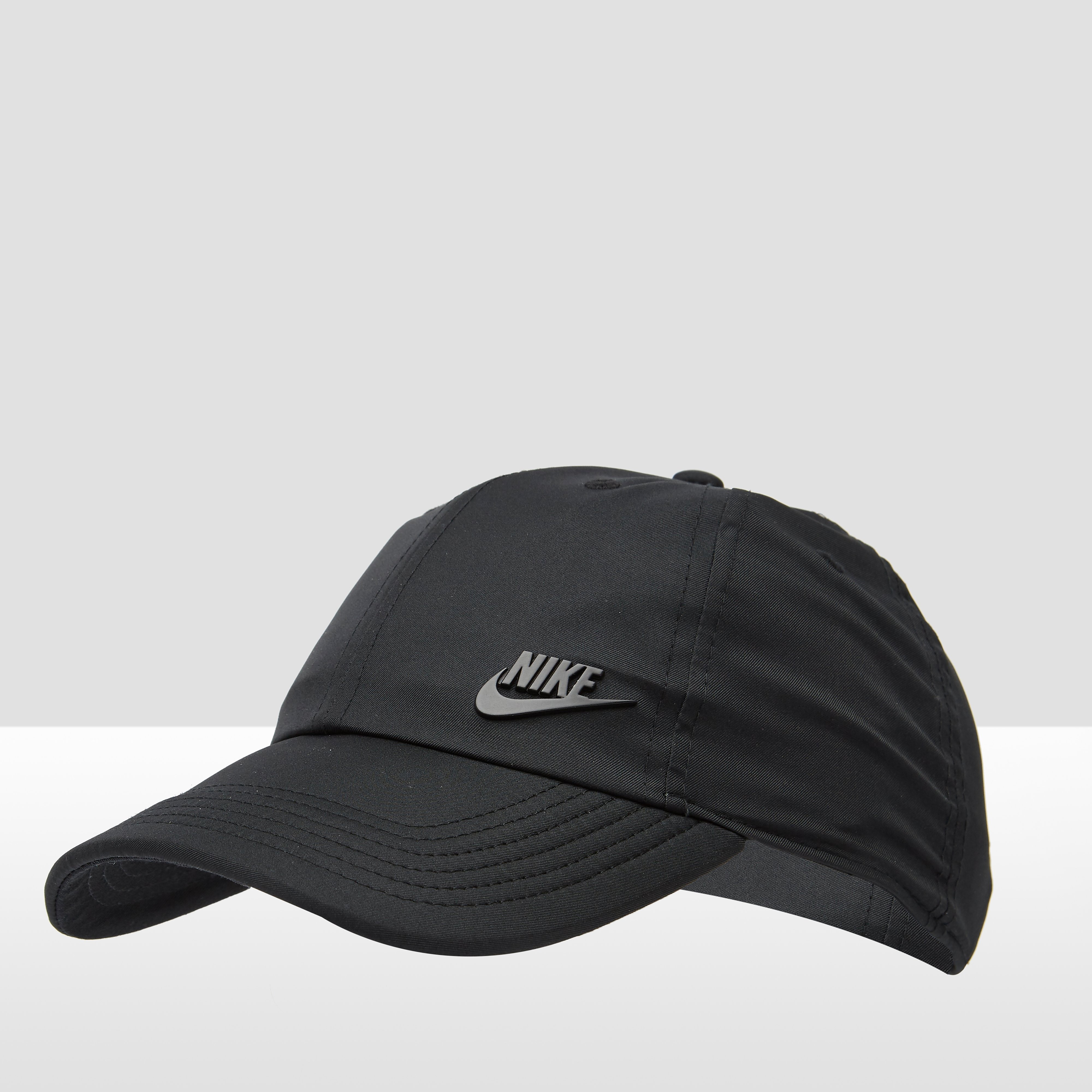 NIKE Futura heritage 86 pet zwart Dames Gymnastiekwinkel.nl