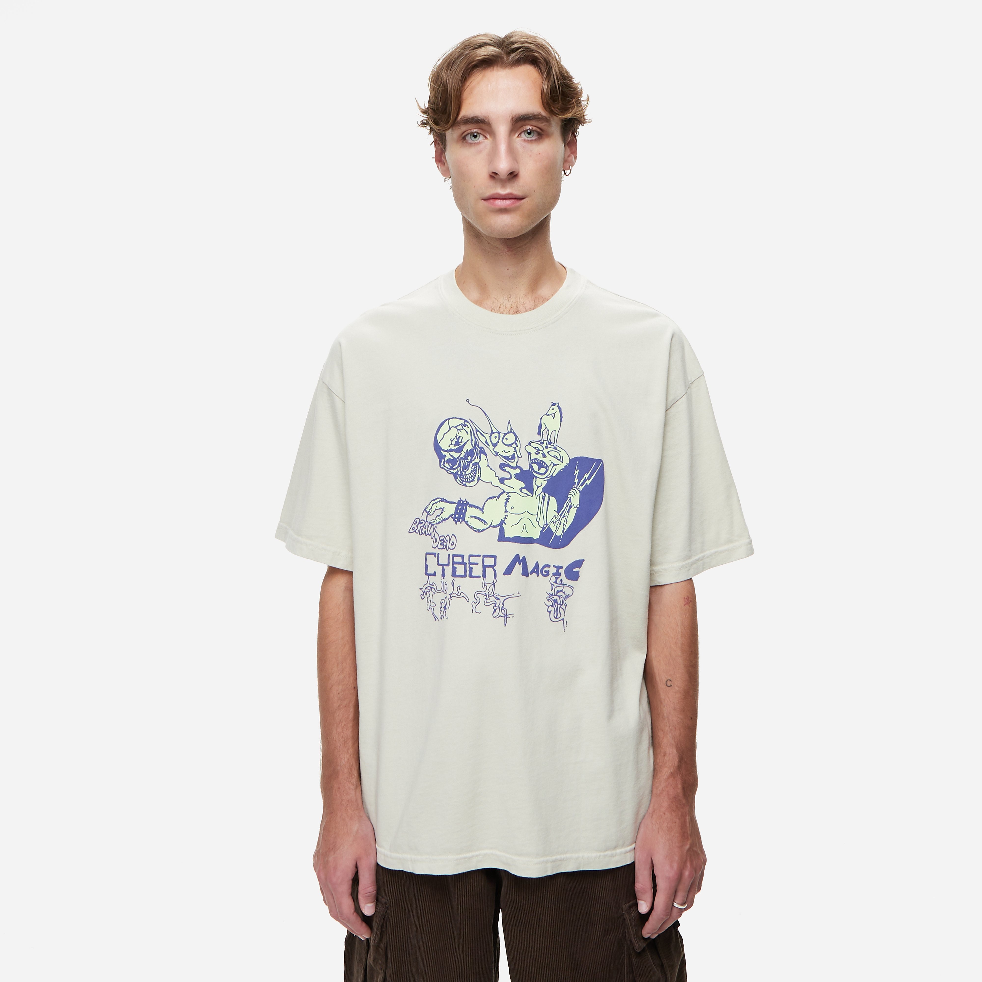 【関送無料】 Brain Dead Subconscious ロゴ Tシャツ Brain Dead Subconscious T-Shirt, White - Curated Menswear