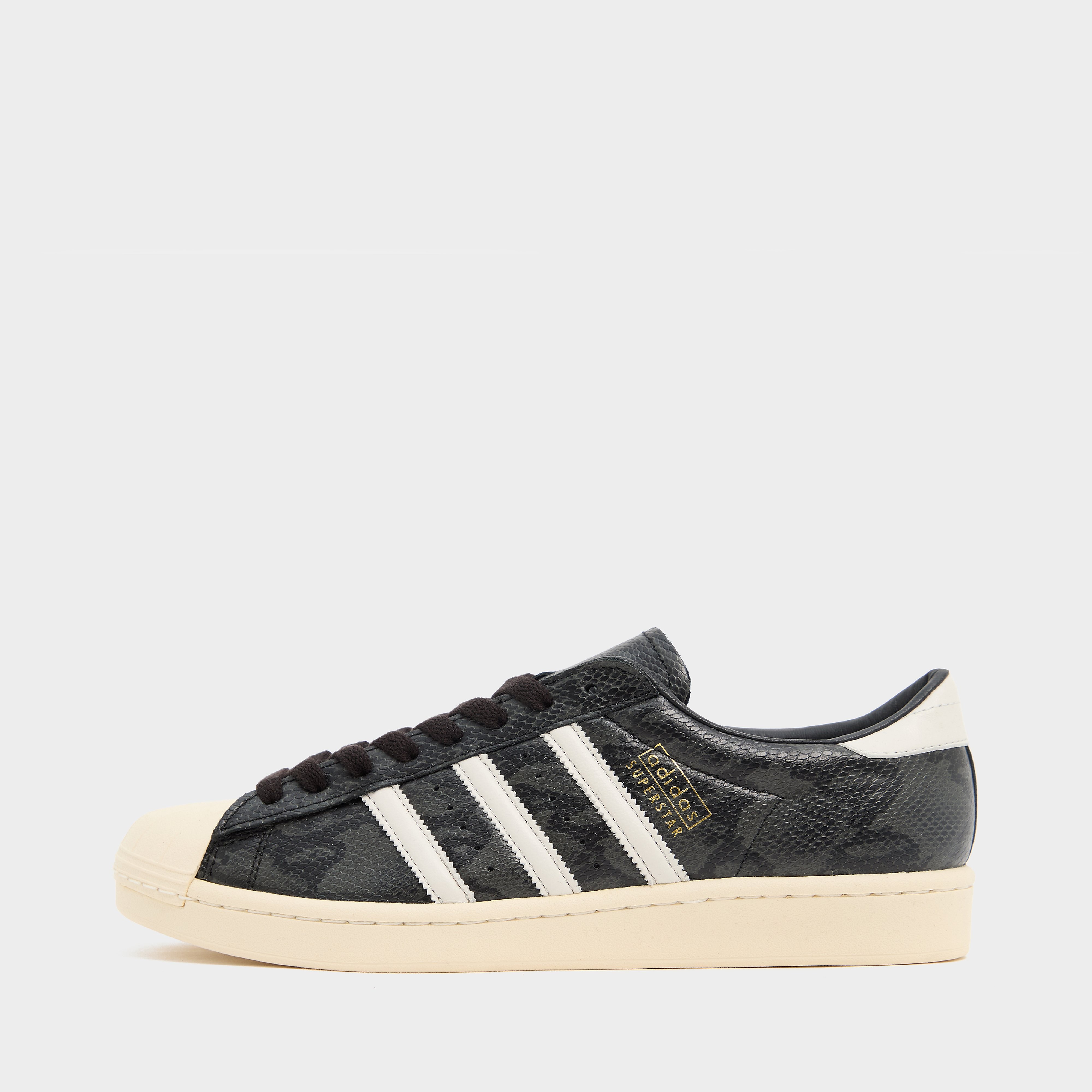 adidas Superstar in Black