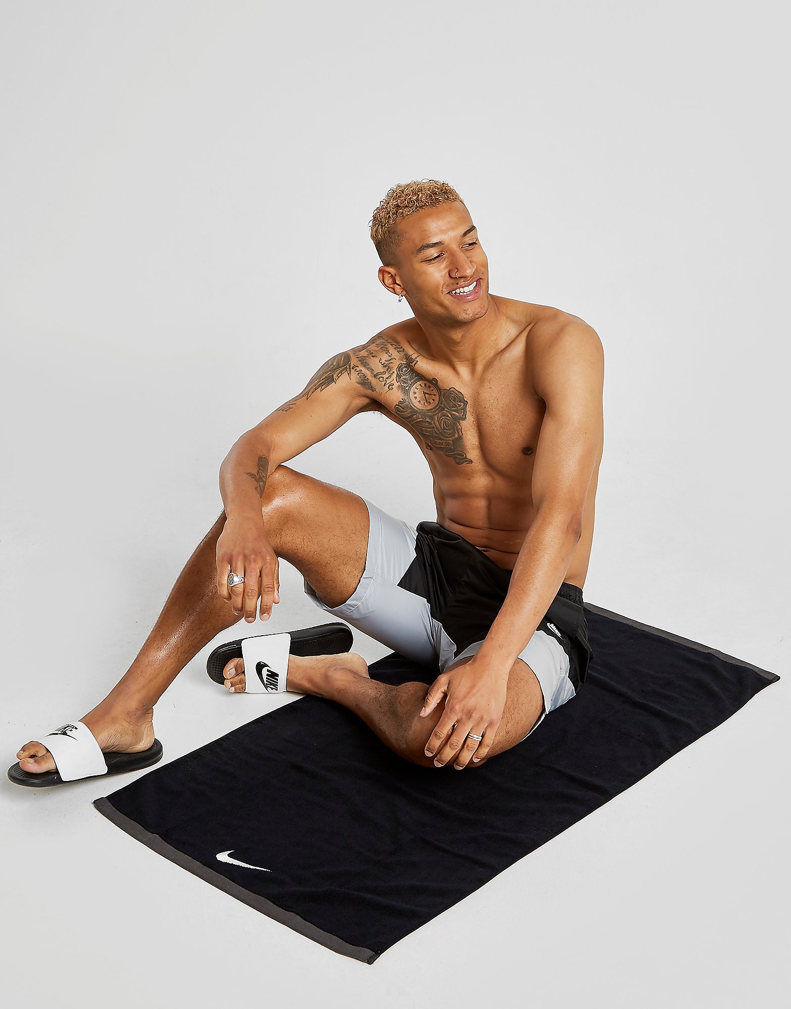 

Nike Large Fundamental Towel - Black/Grey/White - Womens, Black/Grey/White
