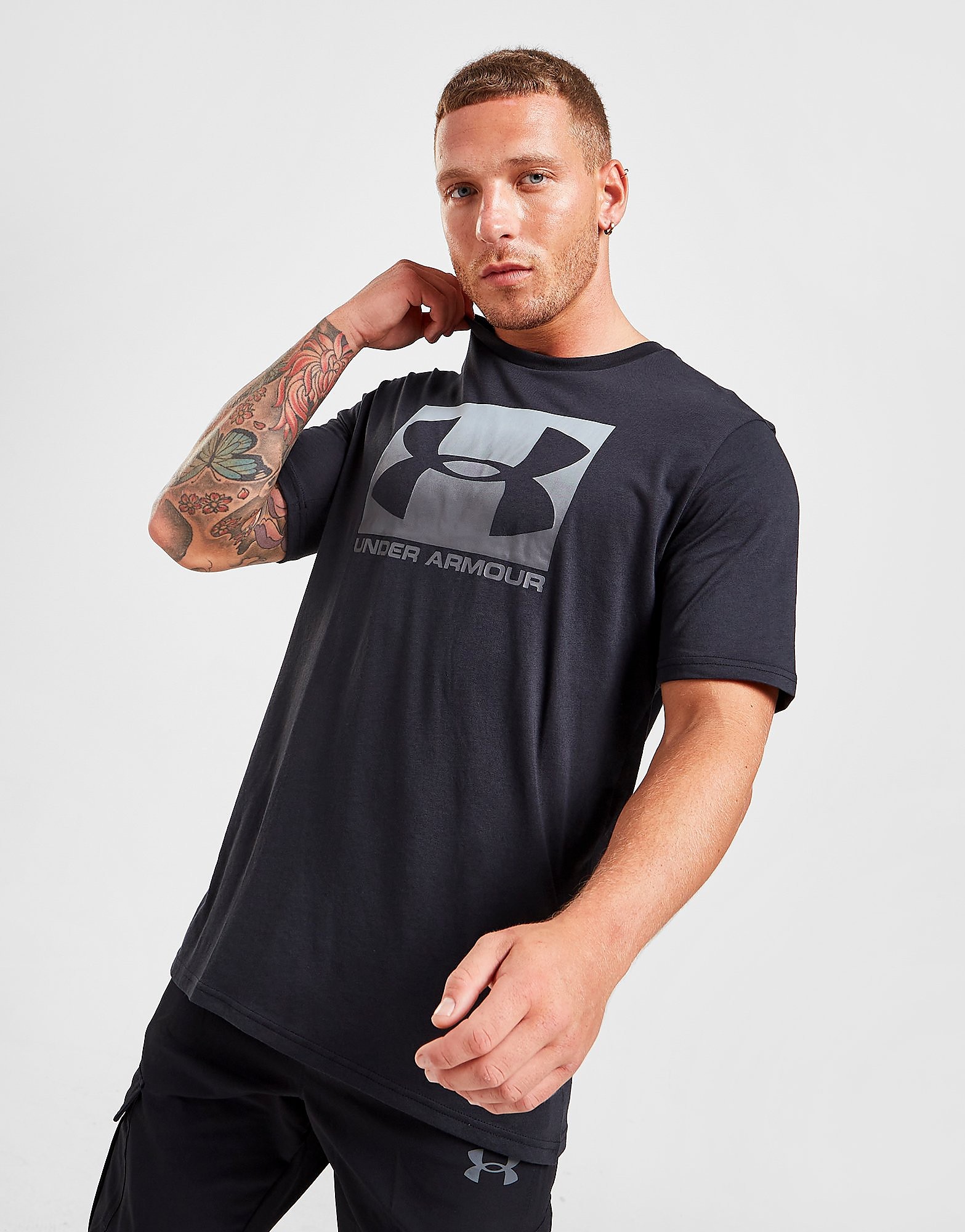 

Under Armour Boxed Sportstyle T-Shirt - Black/Silver - Mens, Black/Silver