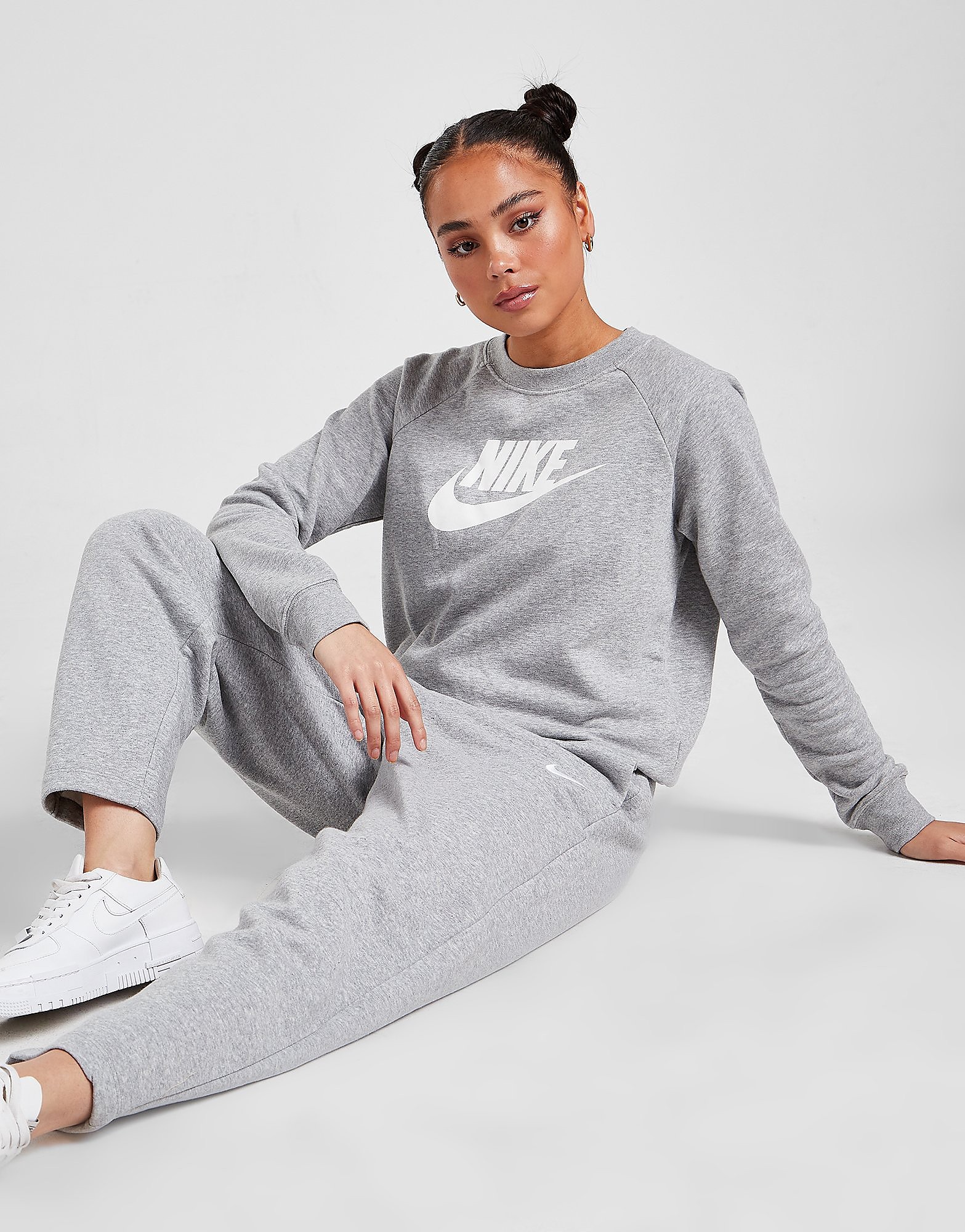 Nike essential futura crew collegepaita naiset womens harmaa nike JD Sports