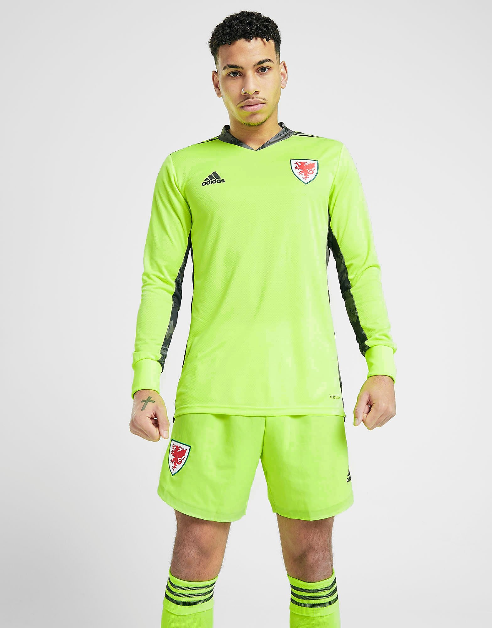 

adidas Wales 2020 Home Goalkeeper Shorts - Signal Green / Black - Mens, Signal Green / Black