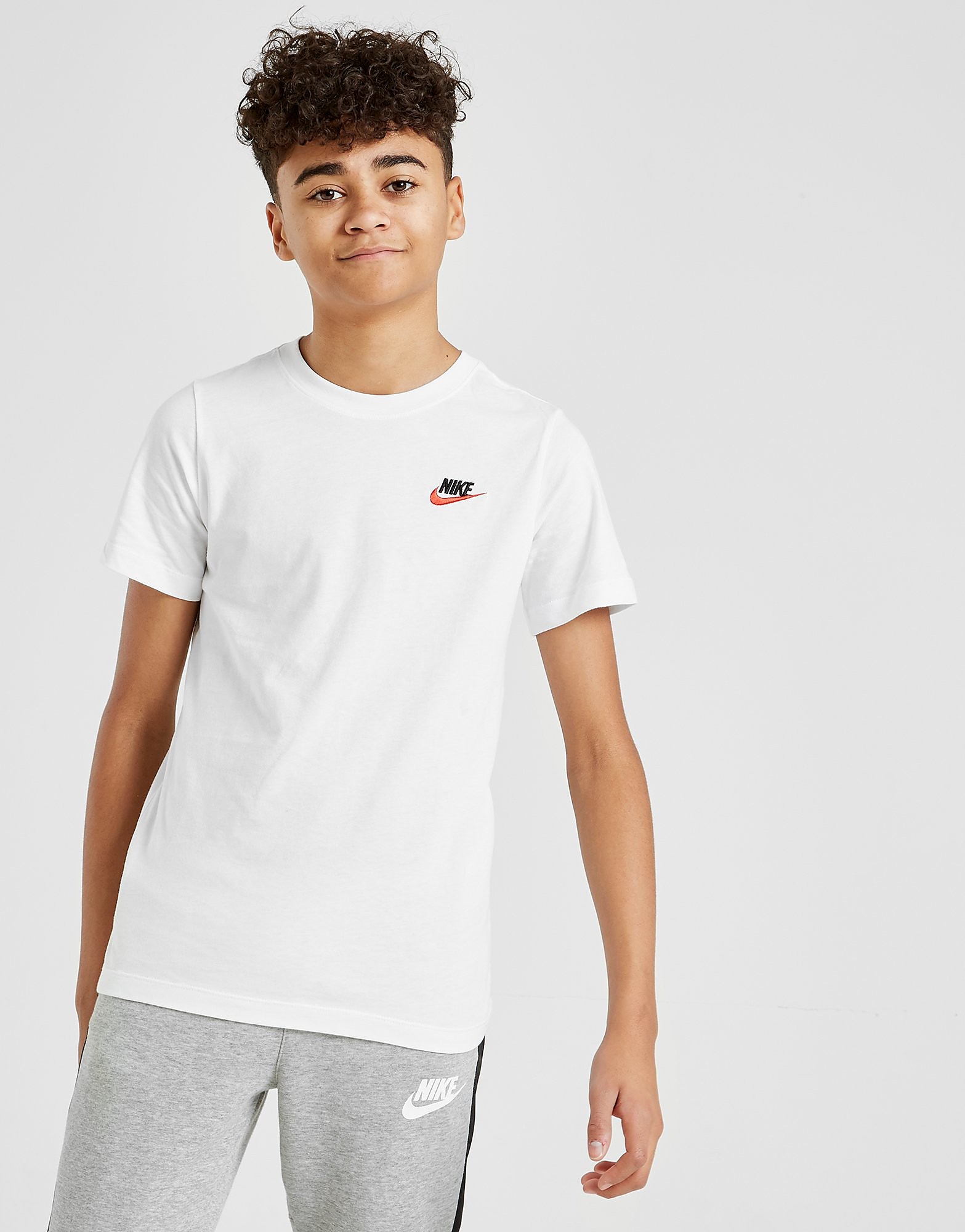 

Nike Small Logo T-Shirt Junior - Only at JD - White/University Red - Kids, White/University Red