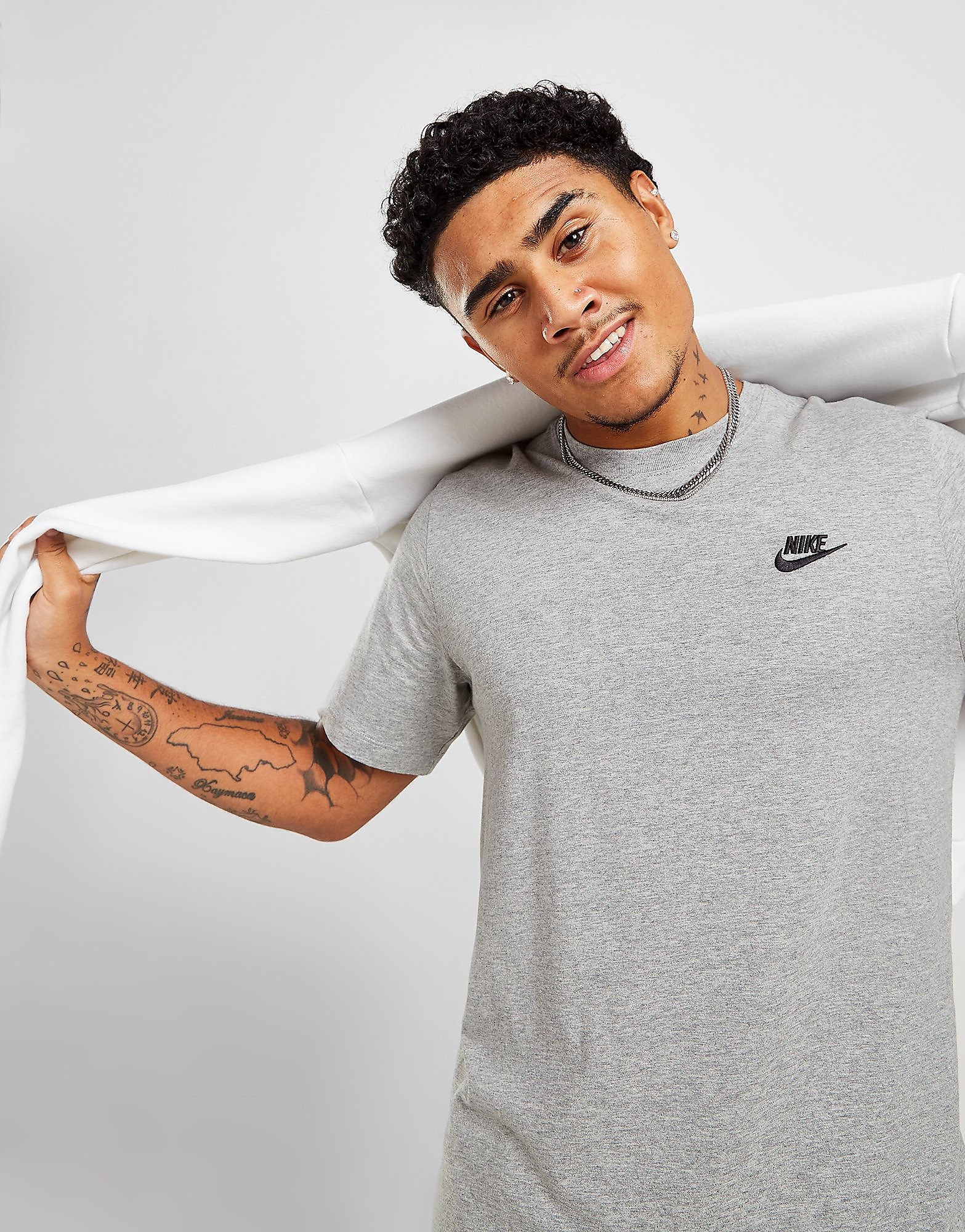 

Nike Sportswear Club T-Shirt - Grey, Grey