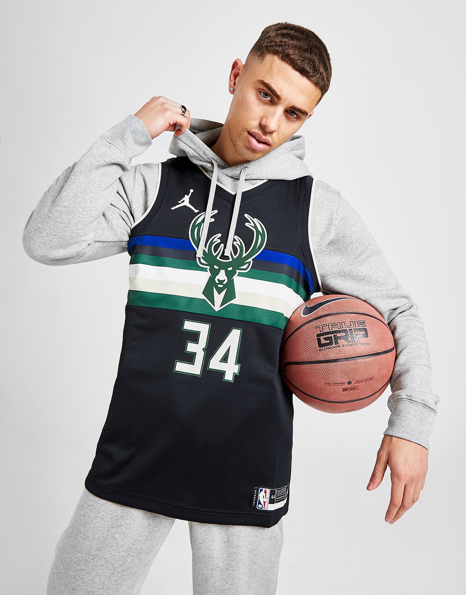

Nike Giannis Antetokounmpo Bucks Statement Edition 2020 Jordan NBA Swingman Jersey - Black - Mens, Black