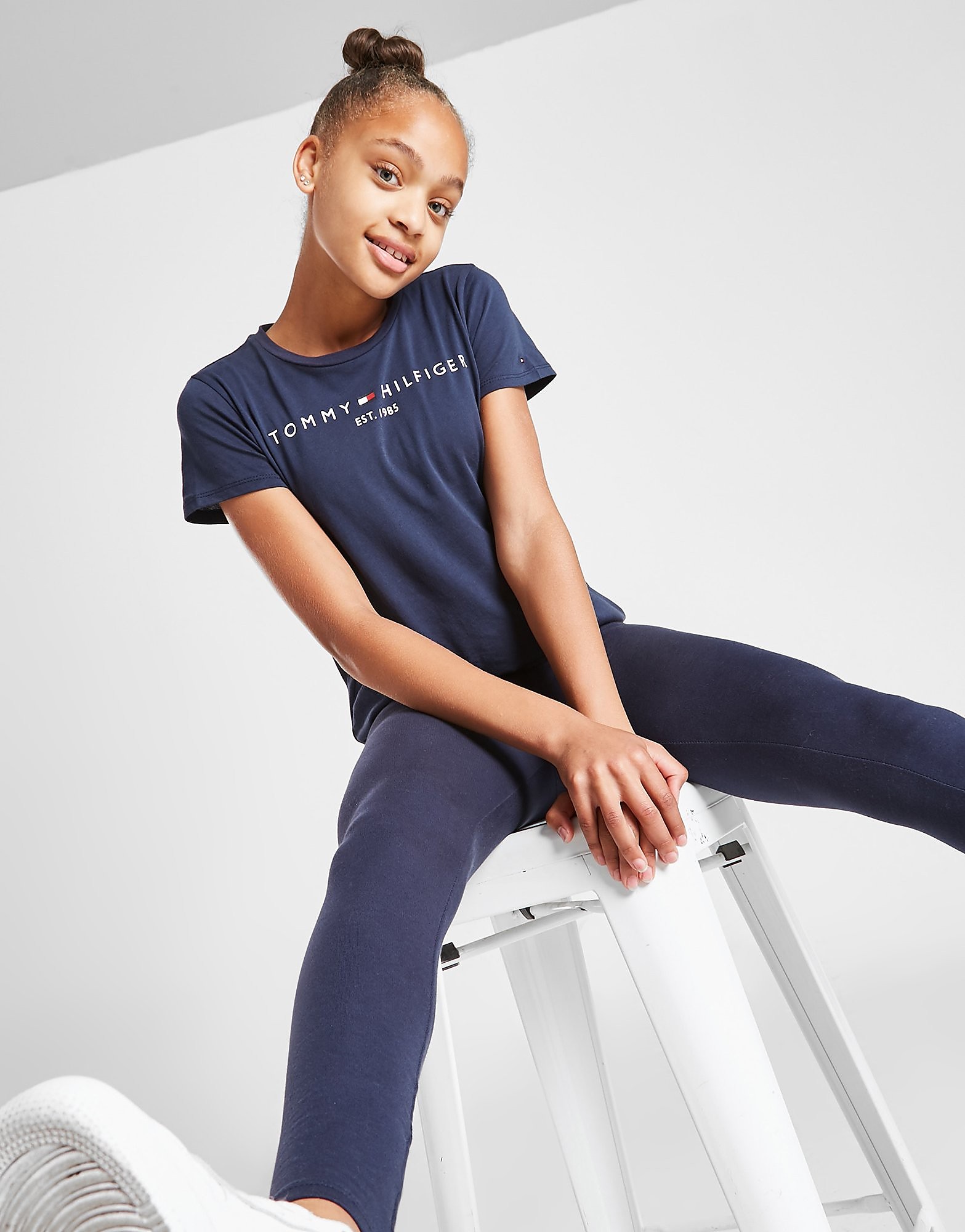 

Tommy Hilfiger Girls' Essential T-Shirt Junior - Navy - Kids, Navy