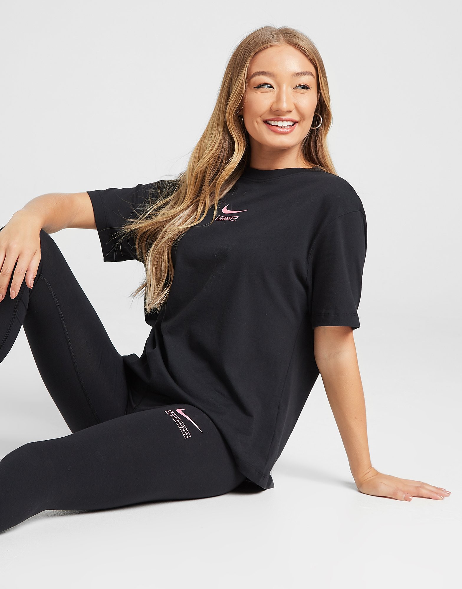 

Nike Grid Boyfriend T-Shirt - Womens