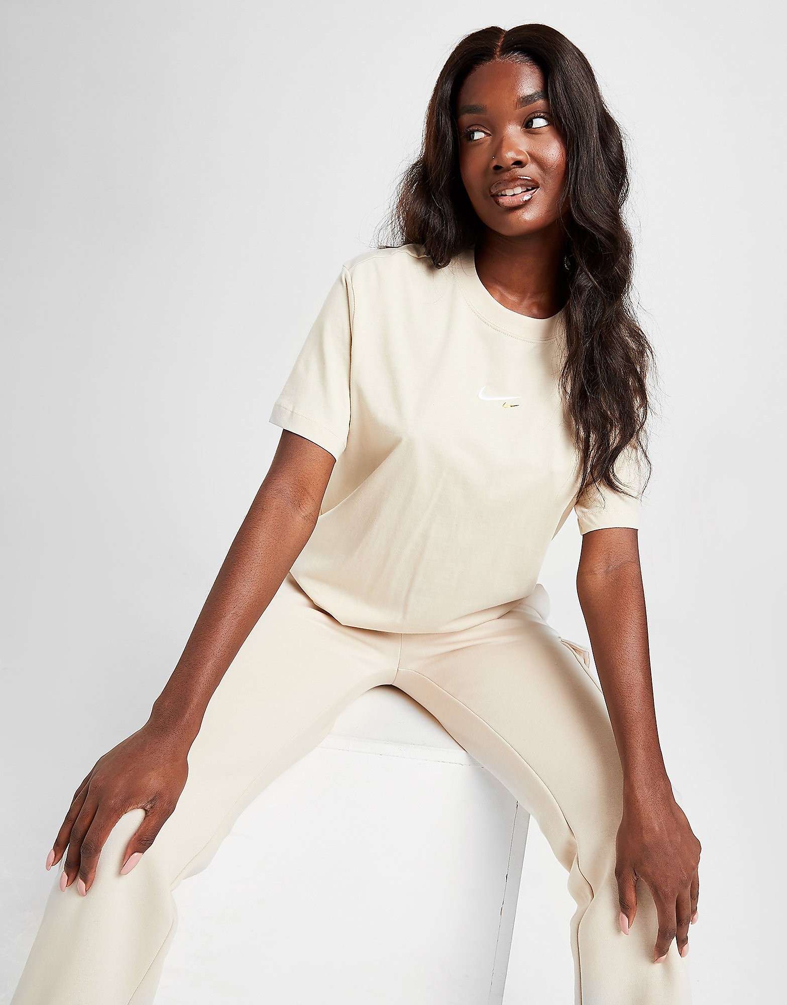 

Nike Swoosh Boyfriend T-Shirt - White - Womens, White