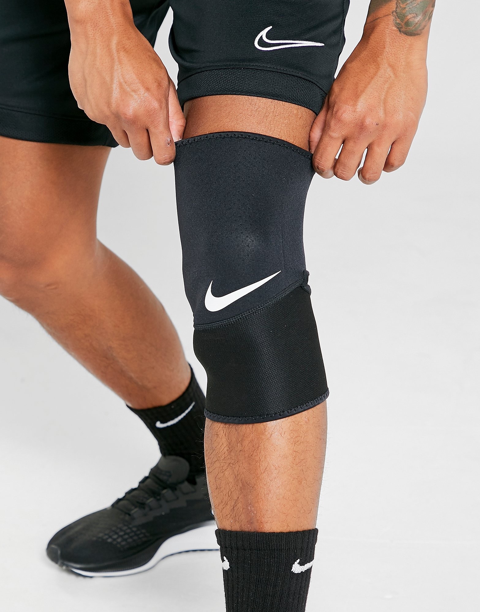 

Nike Pro Combat Closed Patella Sleeve - Black - Womens, Black