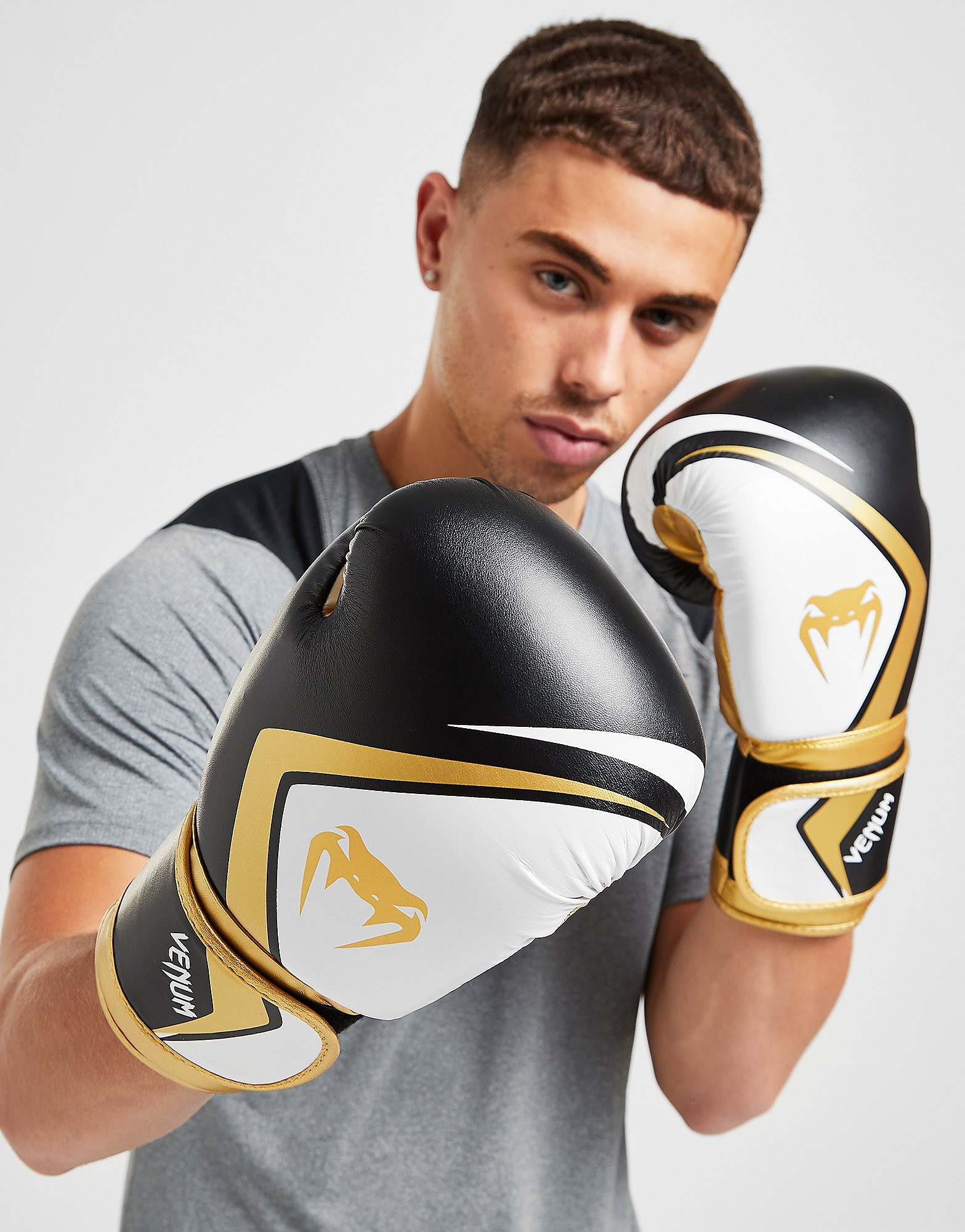 

Venum Contender 2.0 Boxing Gloves - Black/Gold - Womens, Black/Gold