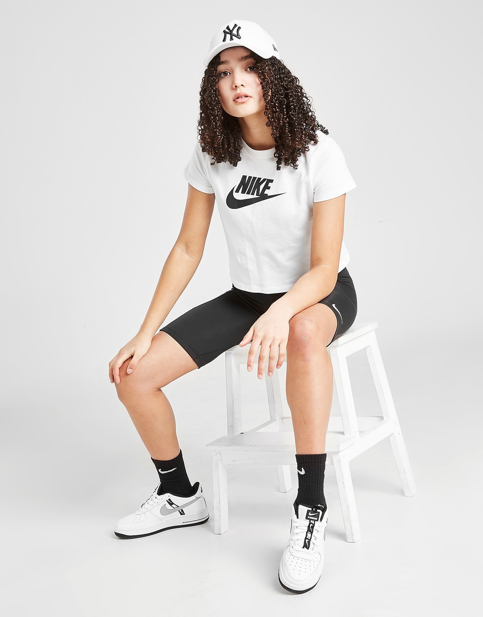 

Nike Girls' Crop Futura T-Shirt Junior - White/Black/Black - Kids, White/Black/Black