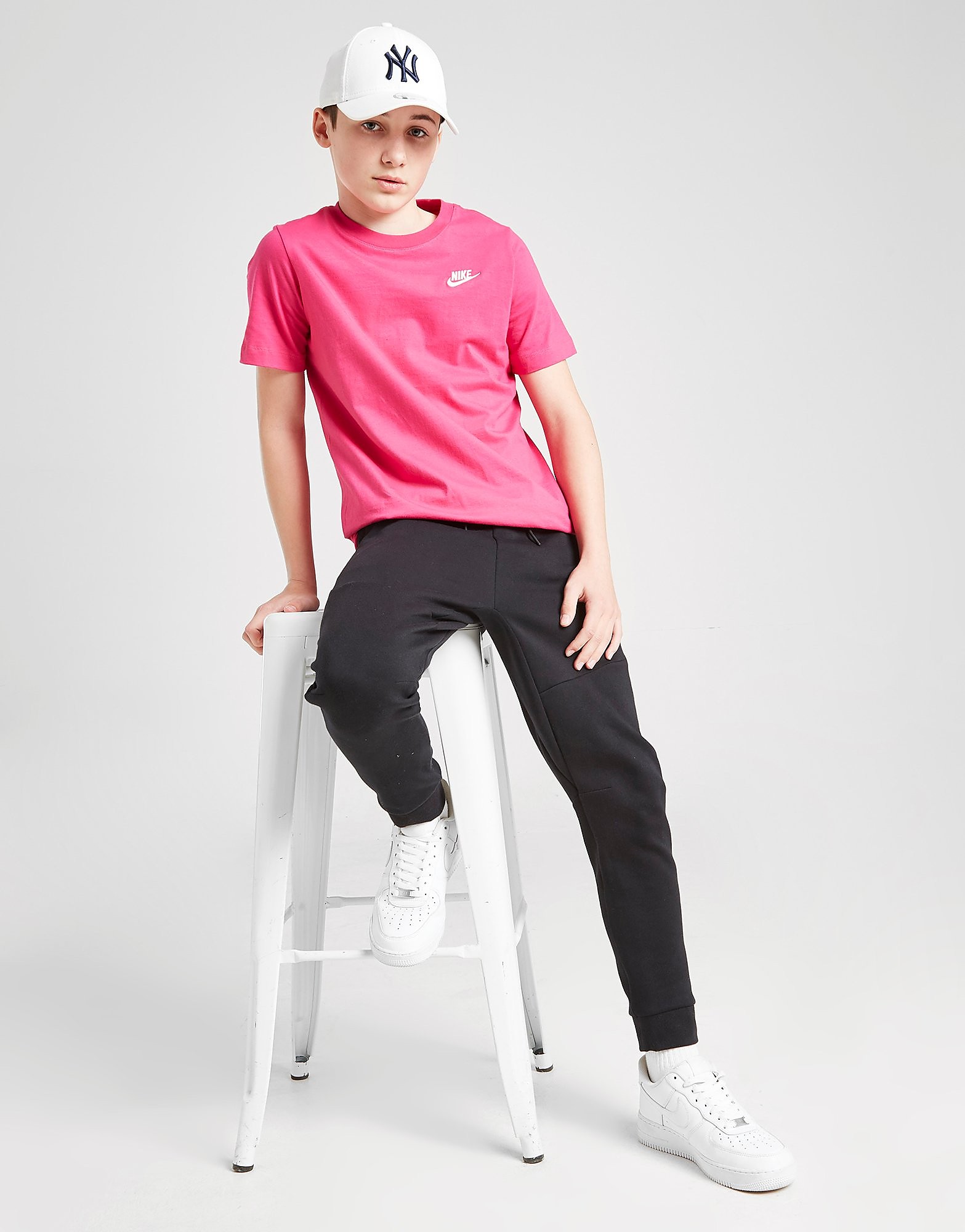 

Nike Small Logo T-Shirt Junior - Fireberry/White - Kids, Fireberry/White
