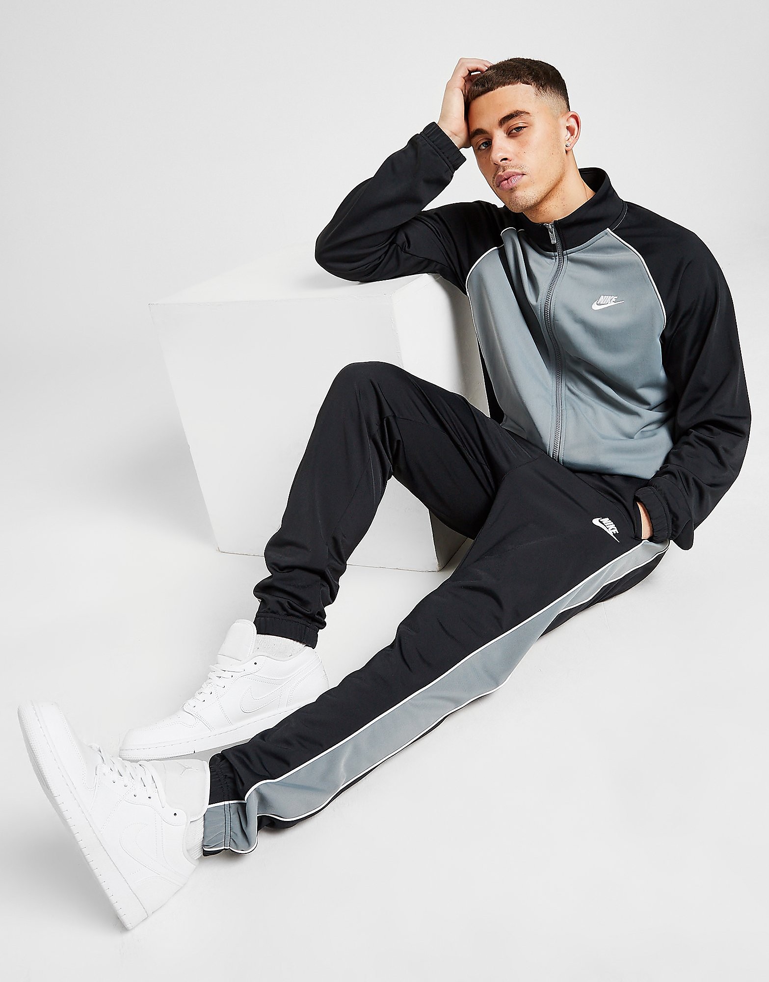 

Nike Griffin Poly Tracksuit - Black/Smoke Grey/White/White/Grey - Mens, Black/Smoke Grey/White/White/Grey