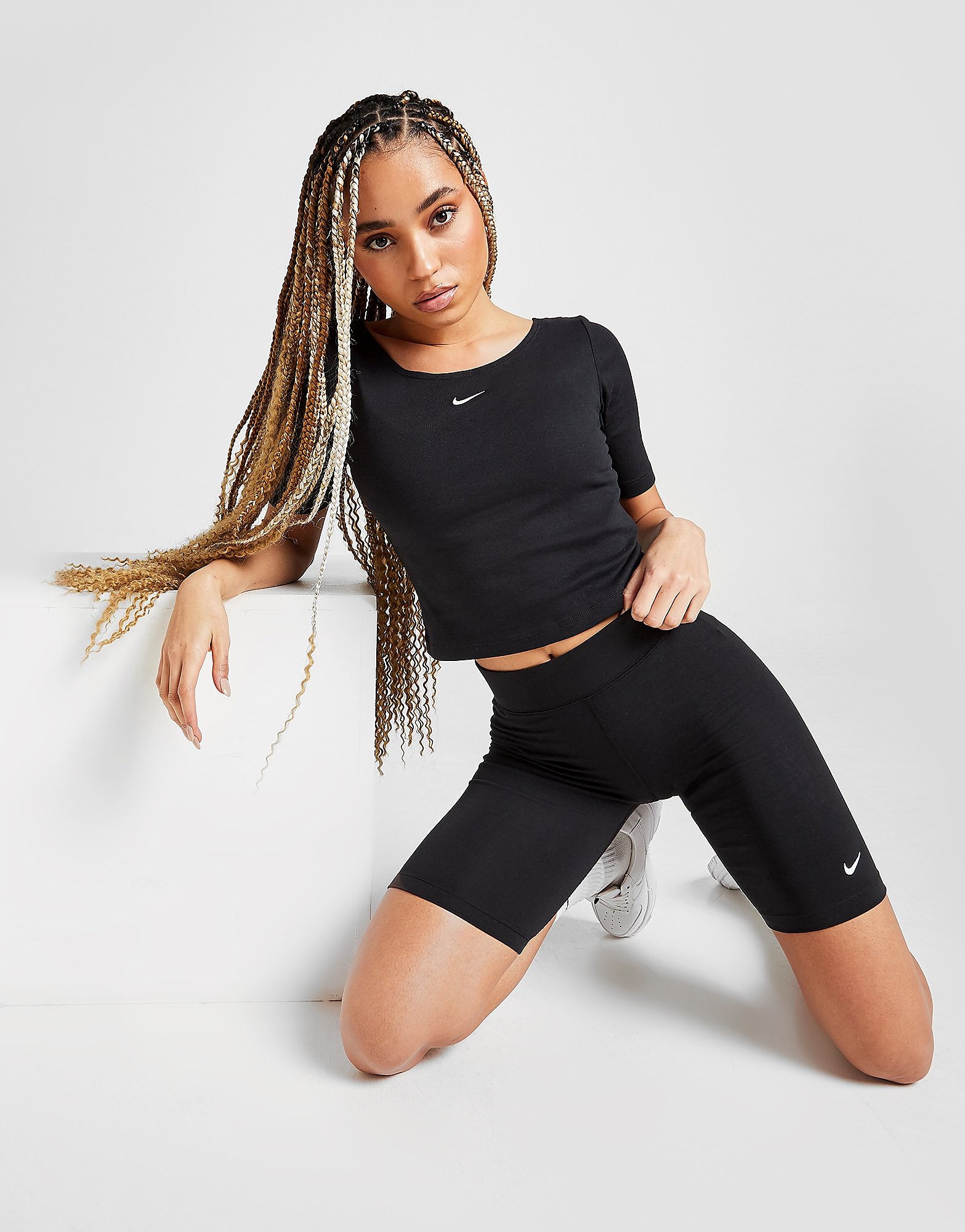 

Nike Essential Short Sleeve Scoop T-Shirt - Black/White - Womens, Black/White