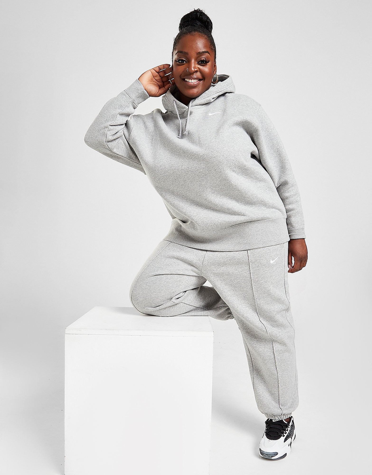 Nike discount trend joggers