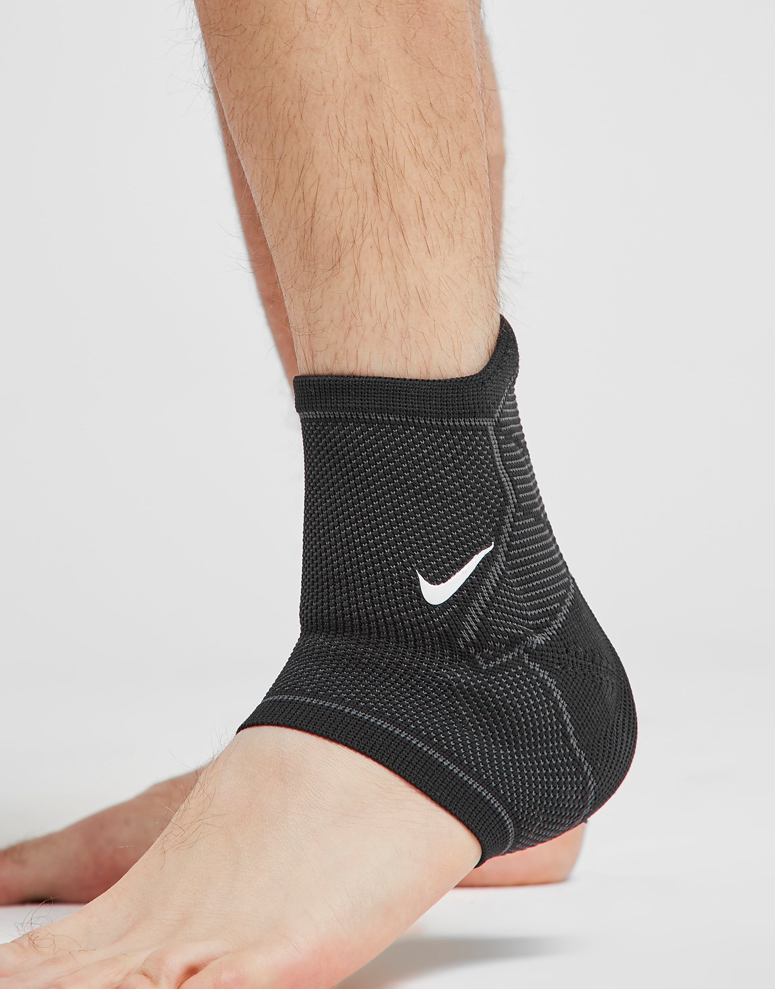 

Nike Pro Knitted Ankle Sleeve - Black/Silver - Womens, Black/Silver