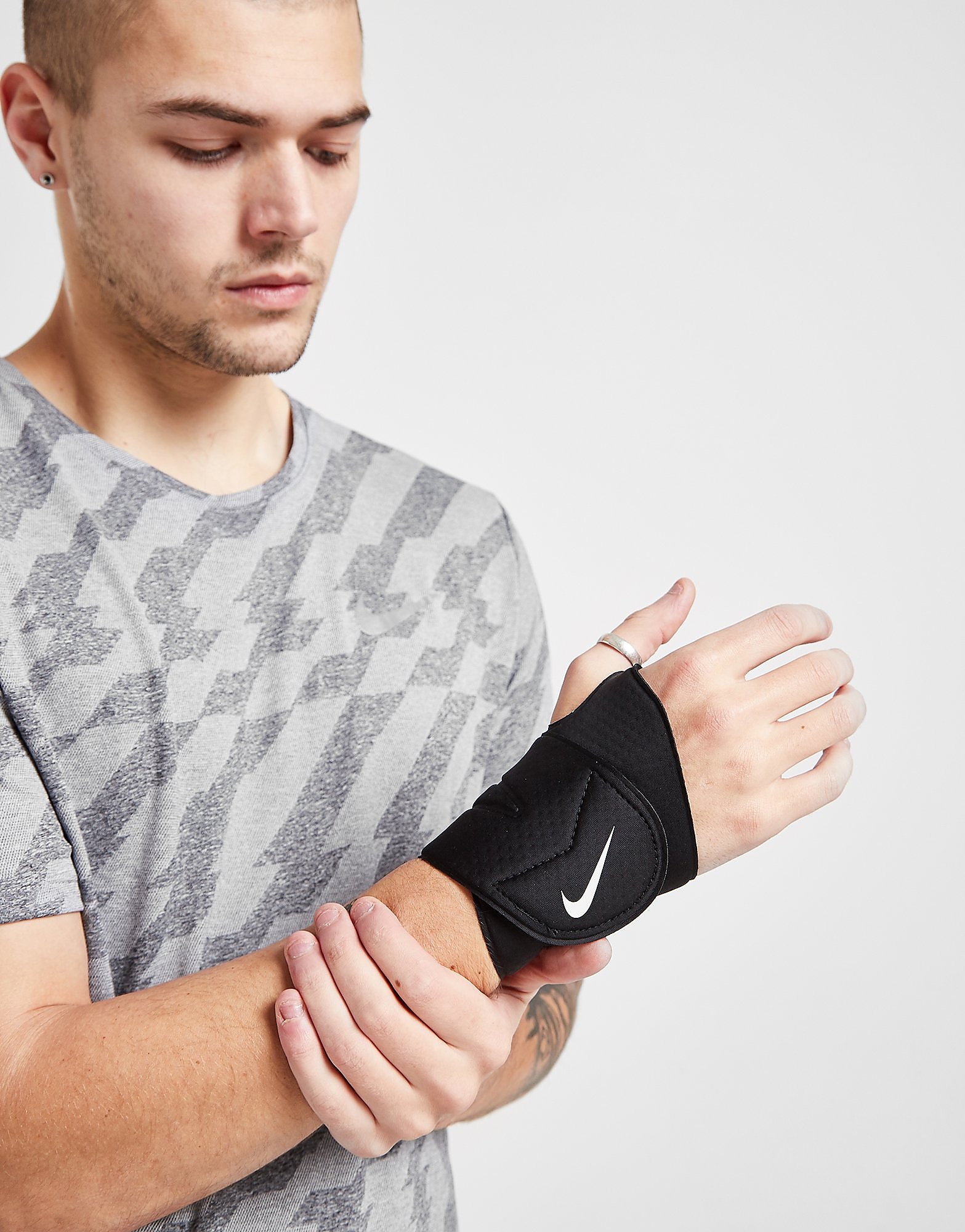 Nike pro wrist & thumb wrap - mens, musta, nike