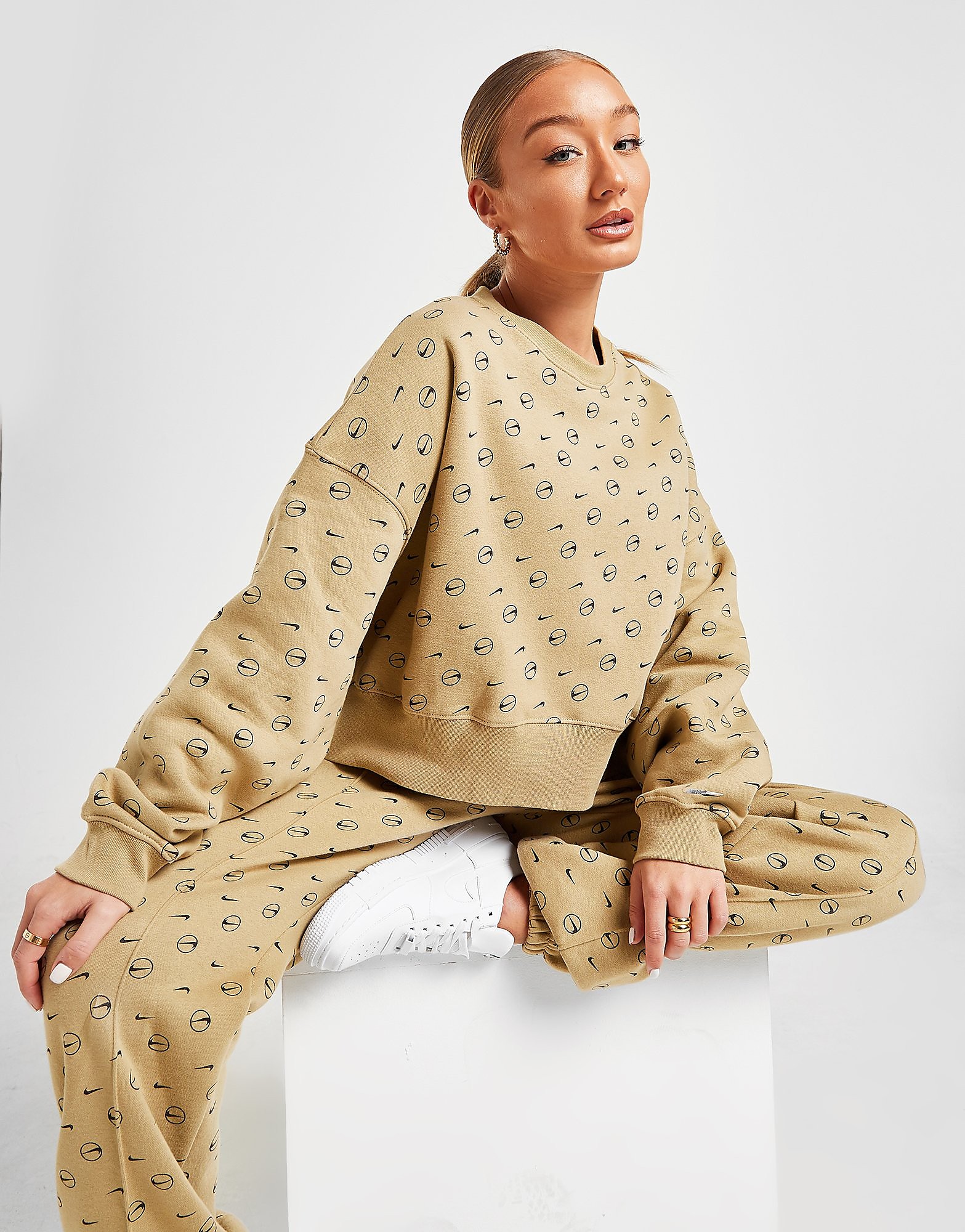 

Nike Fleece Printed Crew Sweatshirt - Beige - Womens, Beige