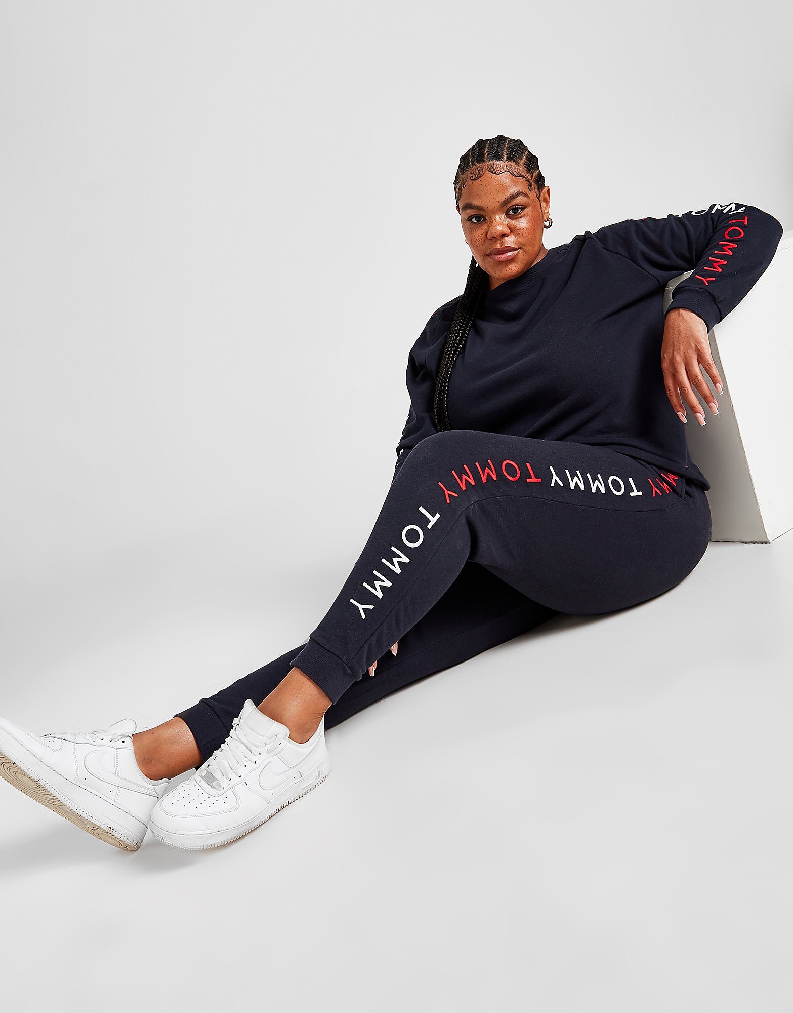 

Tommy Hilfiger Embroidered Logo Plus Size Joggers - Navy - Womens, Navy