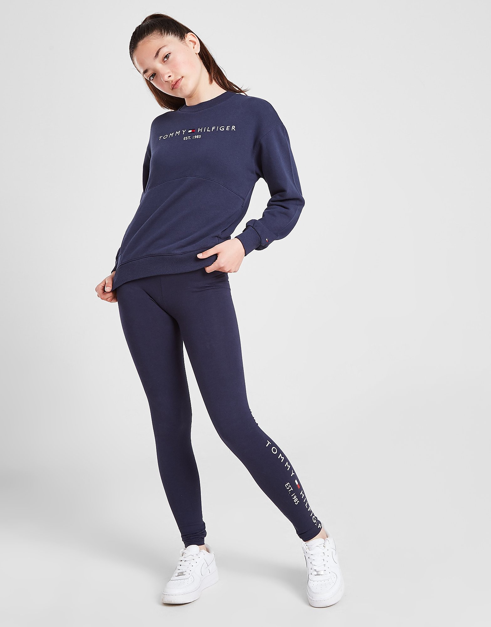 Tommy hilfiger girls essential sweatshirt junior kids laivastonsininen tommy hilfiger JD Sports