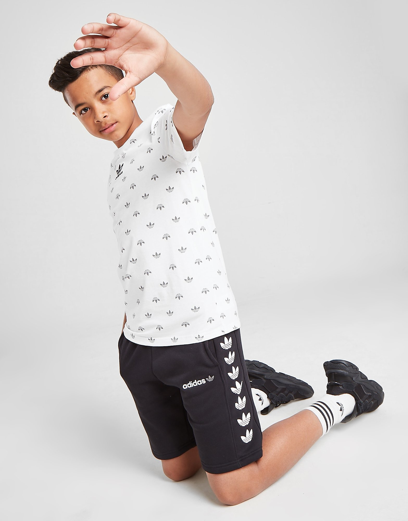 

adidas Originals Repeat Trefoil Shorts Junior - Only at JD - Black - Kids, Black
